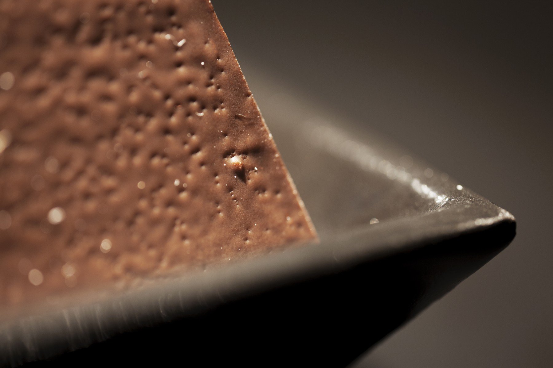 lumiere-au-chocolate-chocolate-lamp-by-alexander-lervik-3