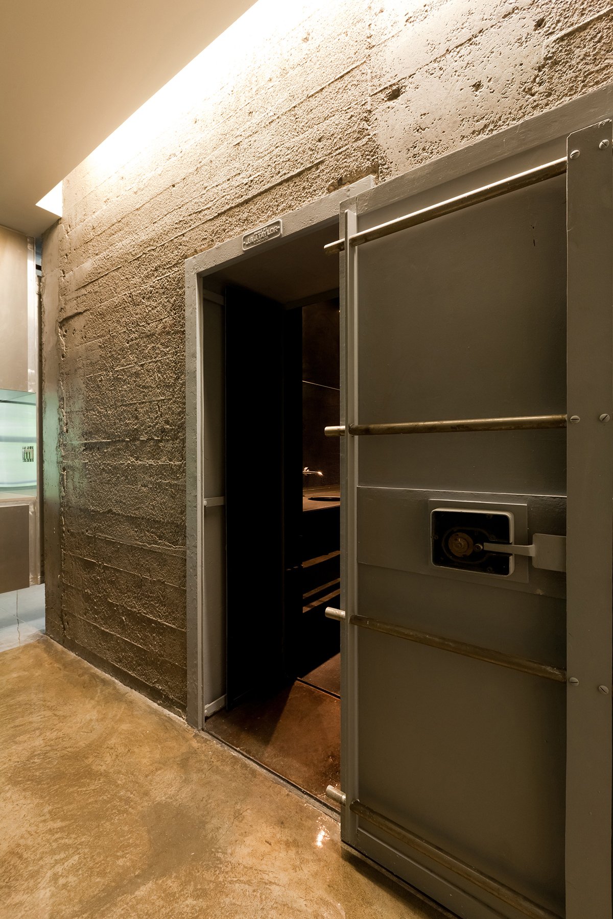 inhabitable-sculpture-by-jean-maxime-labrecque-10