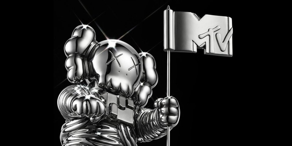 kaws-redesigns-mtvs-moonman-for-2013-vmas-1