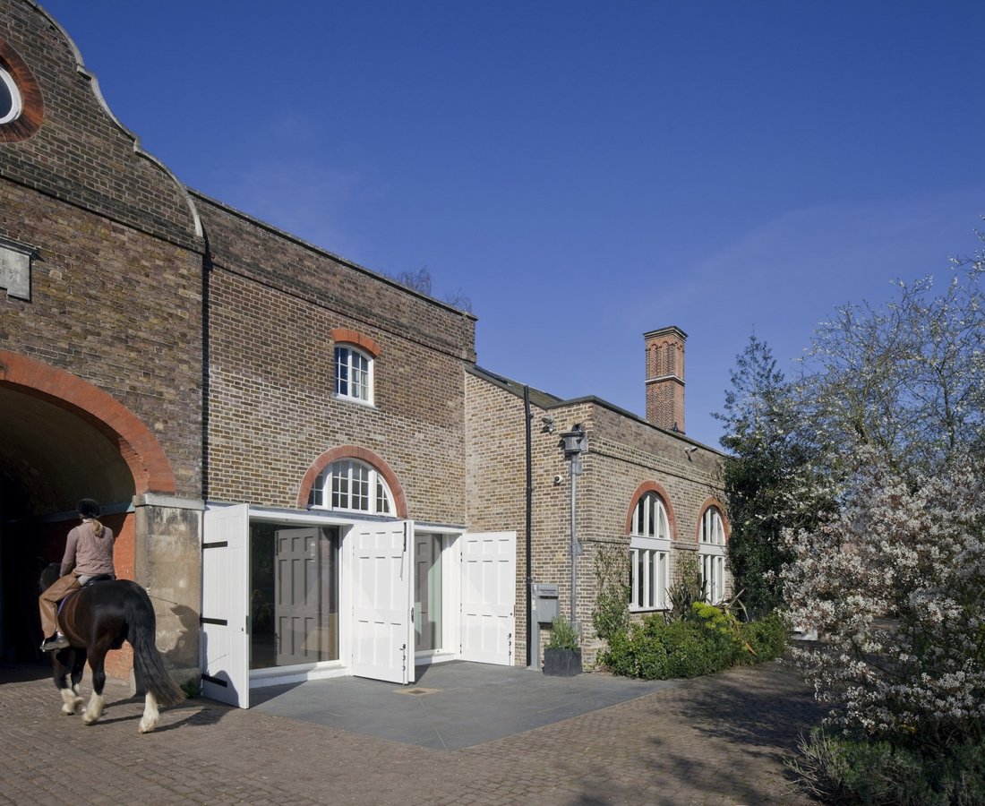 the-oaks-stable-conversion-barn-soup-architects-7