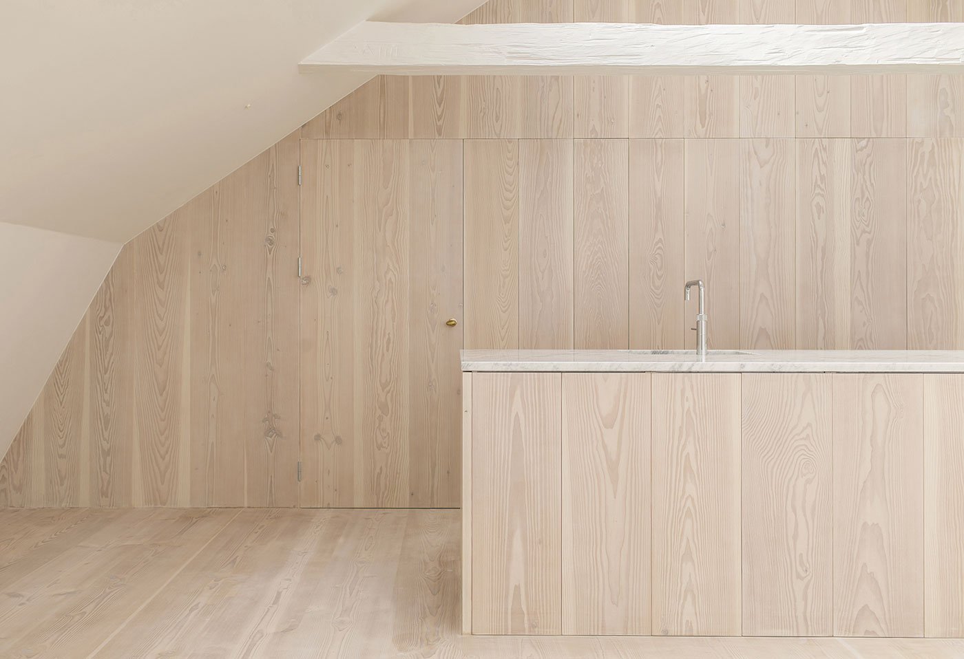 apartments-renovated-within-a-swedish-home-from-the-1720s-13