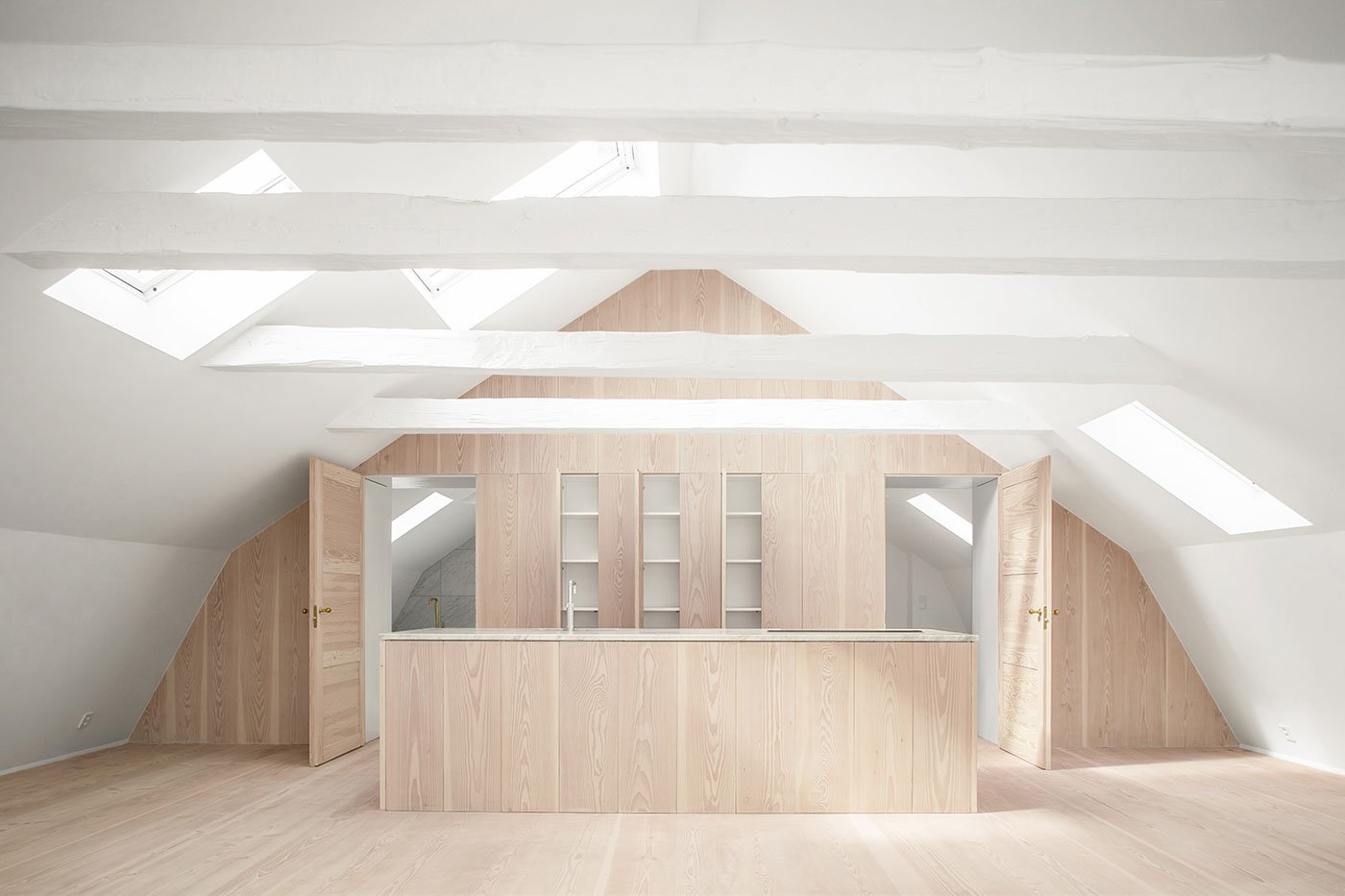apartments-renovated-within-a-swedish-home-from-the-1720s-14
