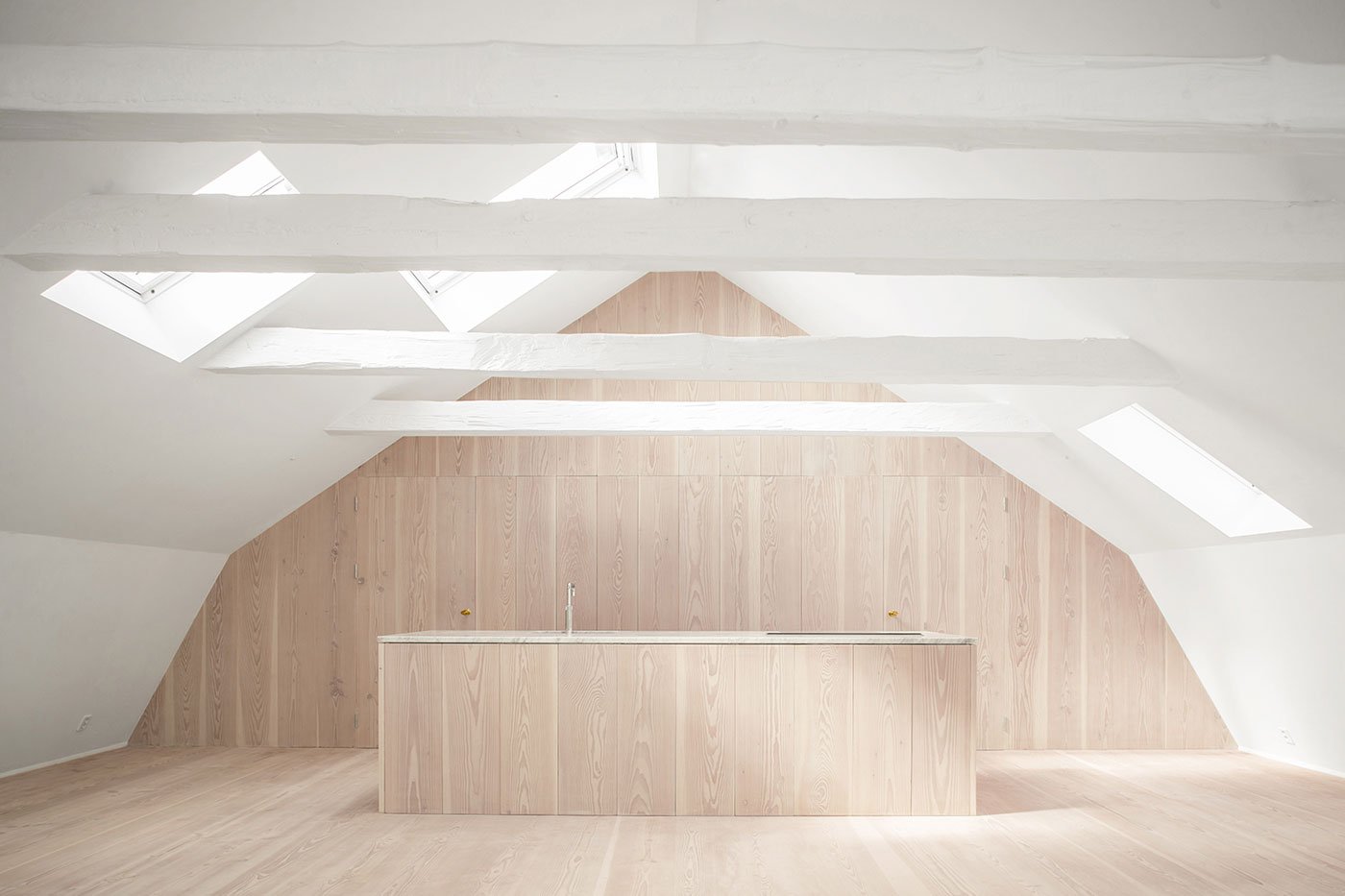 apartments-renovated-within-a-swedish-home-from-the-1720s-3