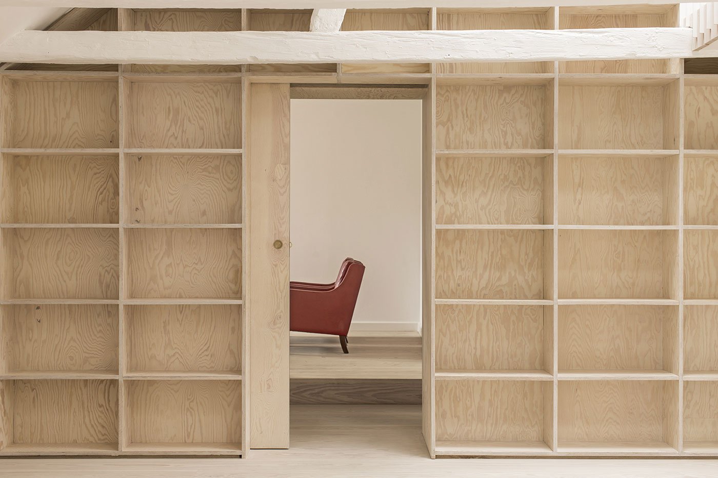 apartments-renovated-within-a-swedish-home-from-the-1720s-4