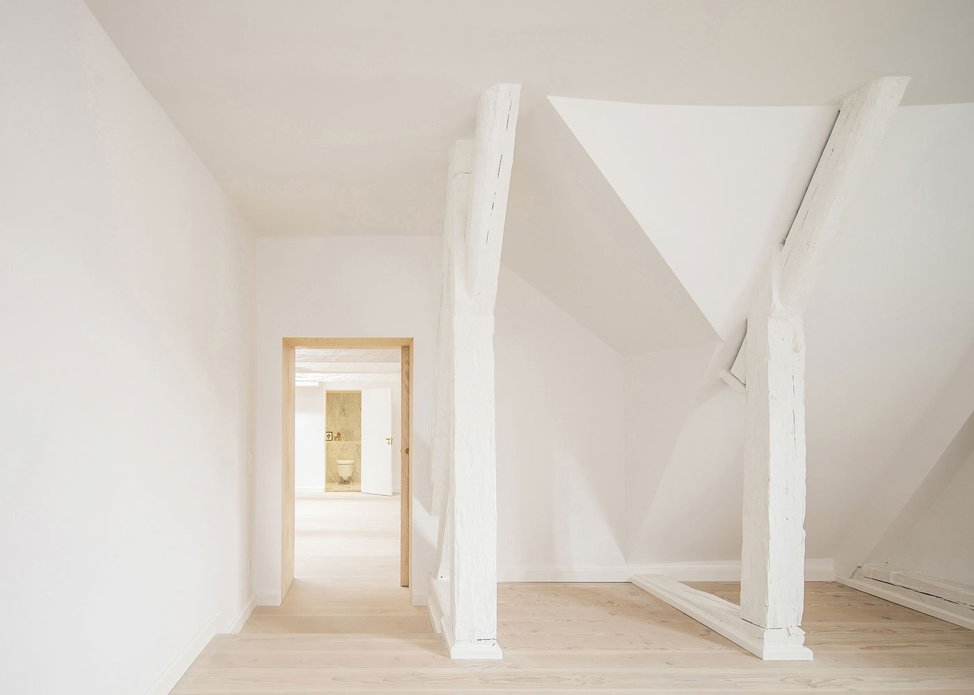 apartments-renovated-within-a-swedish-home-from-the-1720s-6