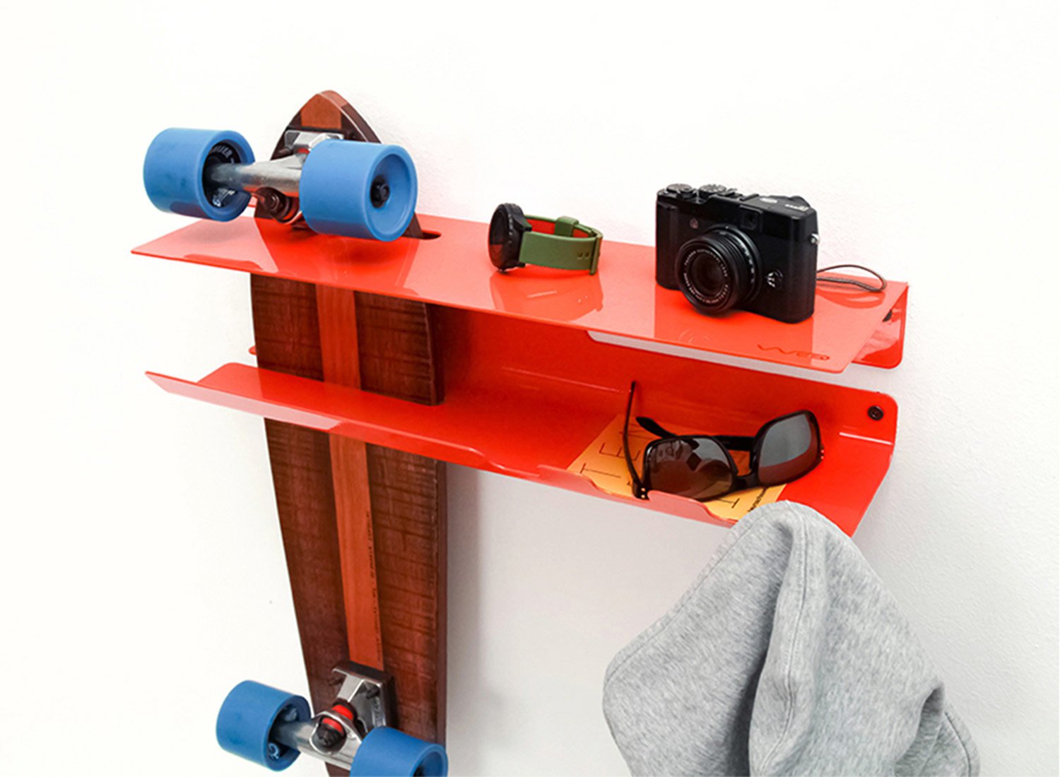 wall-ride-skateboard-longboard-storage-solution-by-zanocchi-starke-7