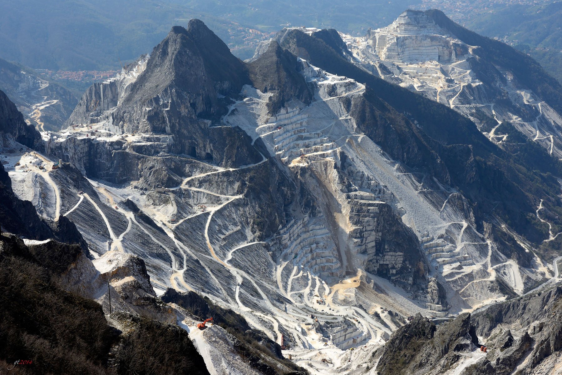  Carrara  Marble  Watches Tap Into a Rich Italian Tradition