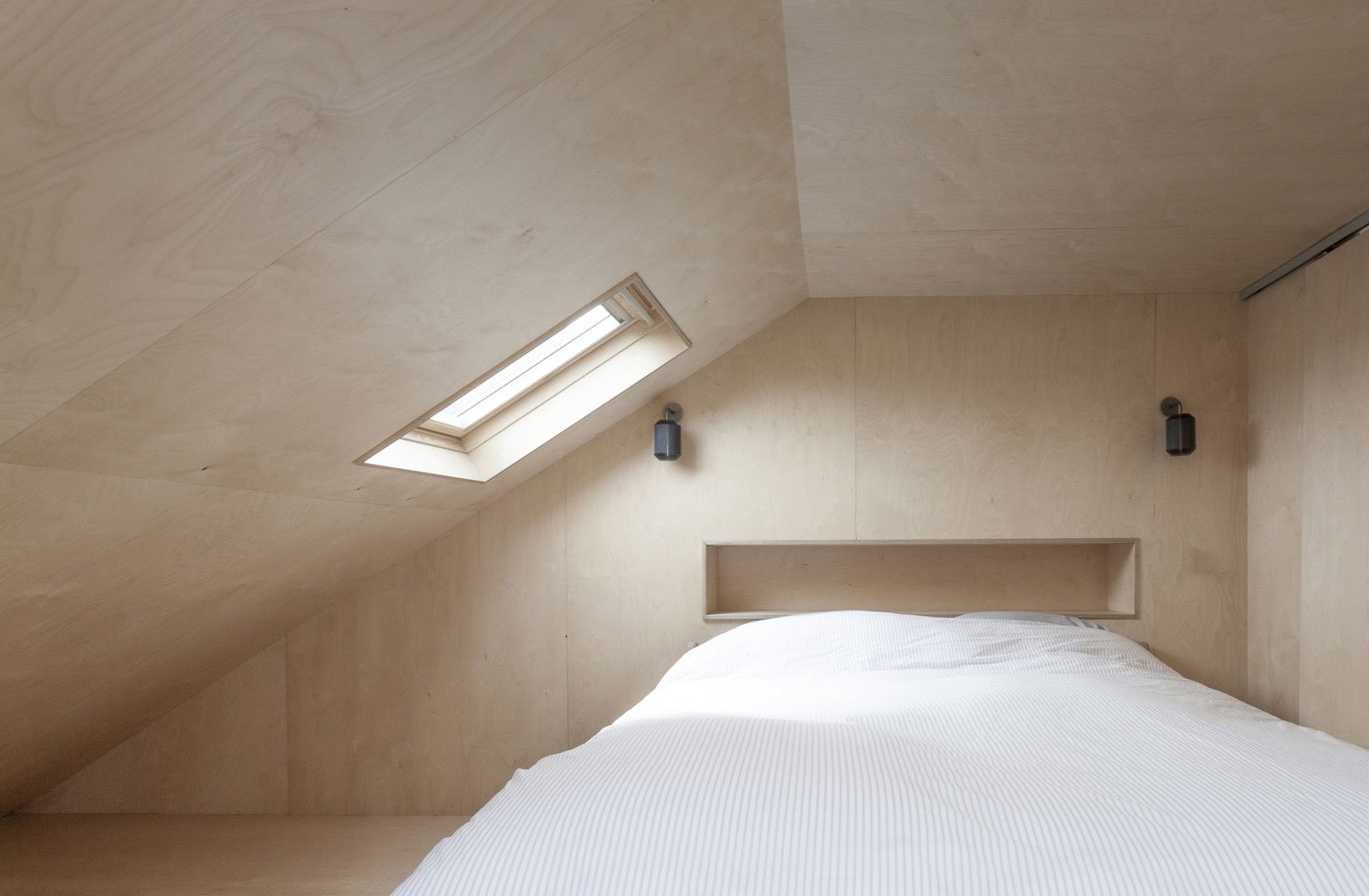 plywood-house-renovation-in-london-10