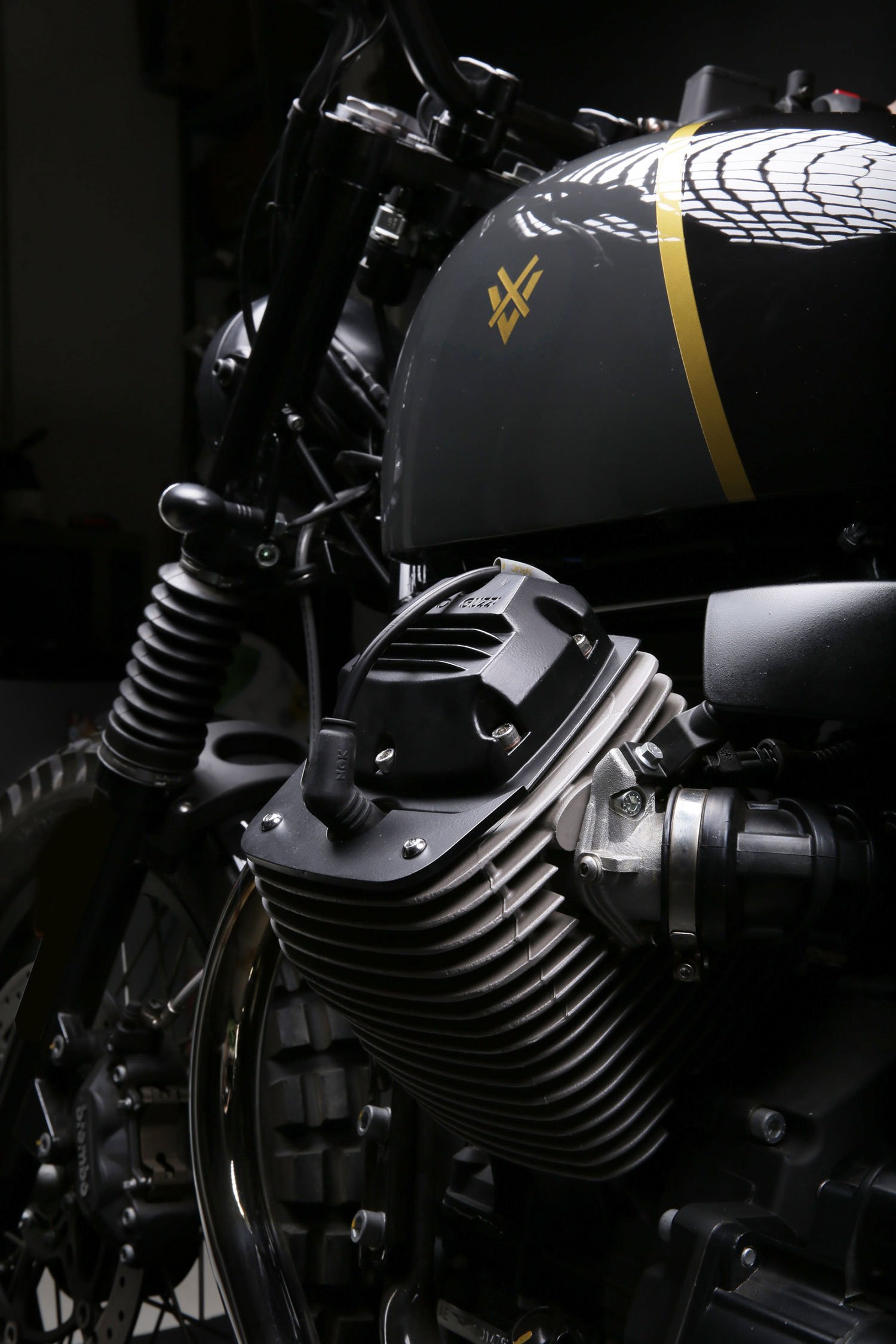 a-moto-guzzi-v7-redesigned-as-a-scrambler-gessato-4