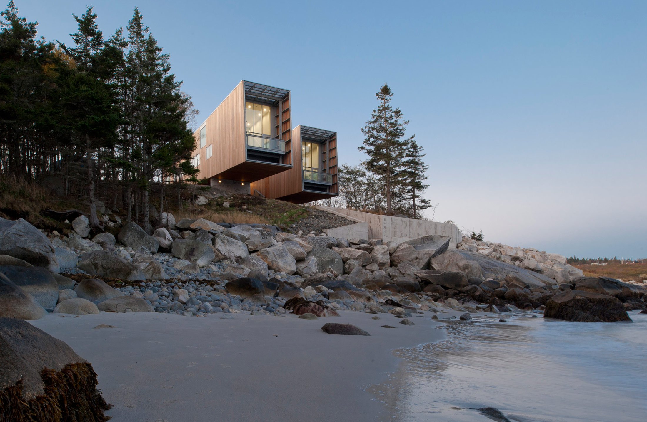 the-two-hulls-house-in-nova-scotia-canada-gessato-2