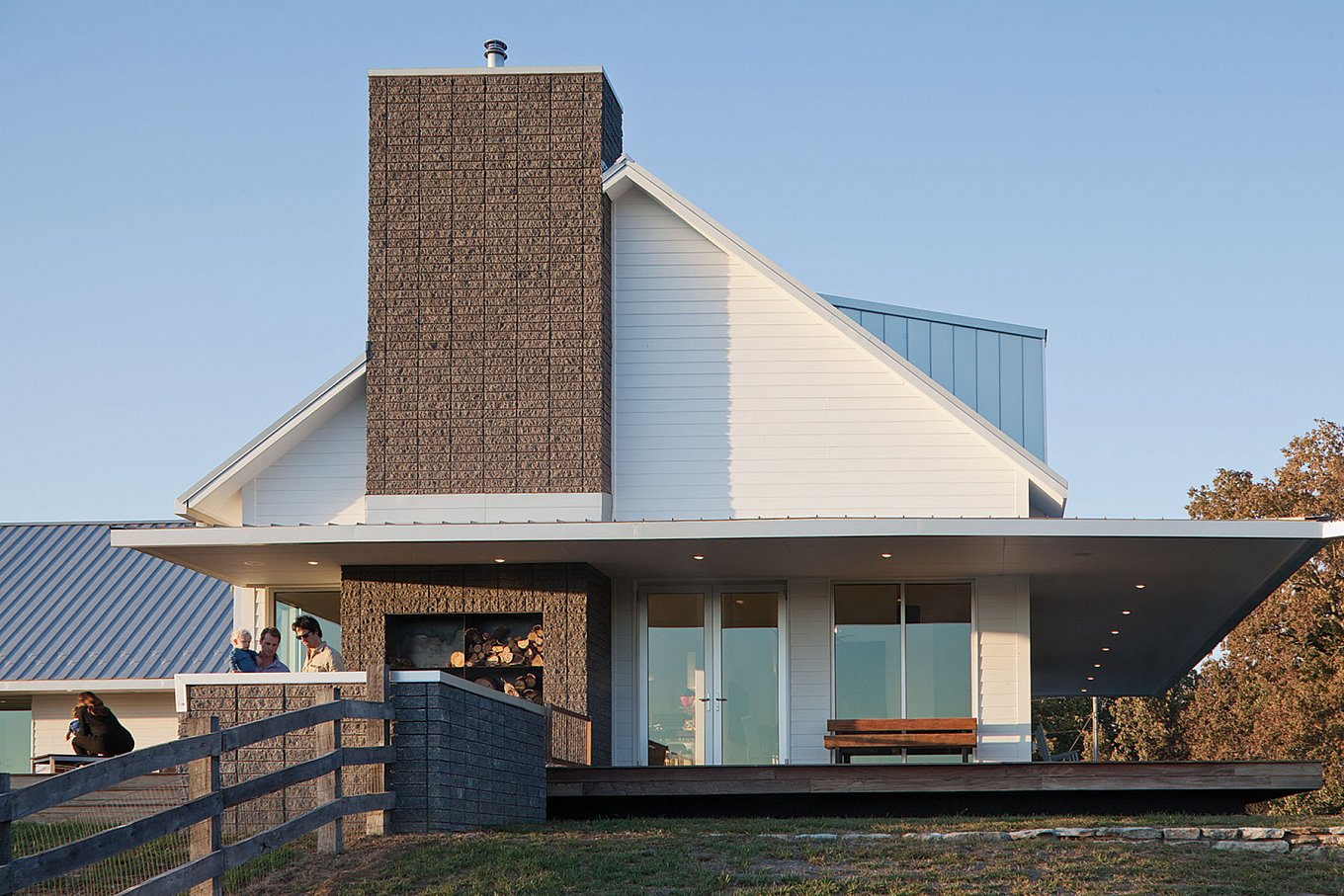 modern-take-on-traditional-farmhouse-design-14