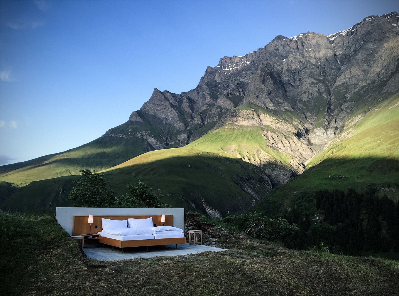open-air-hotel-room-in-the-swiss-alps-gessato-1