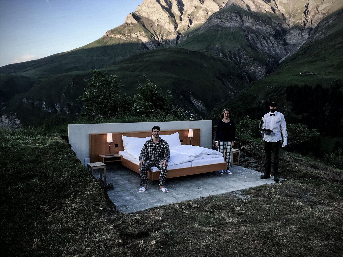 open-air-hotel-room-in-the-swiss-alps-gessato-2
