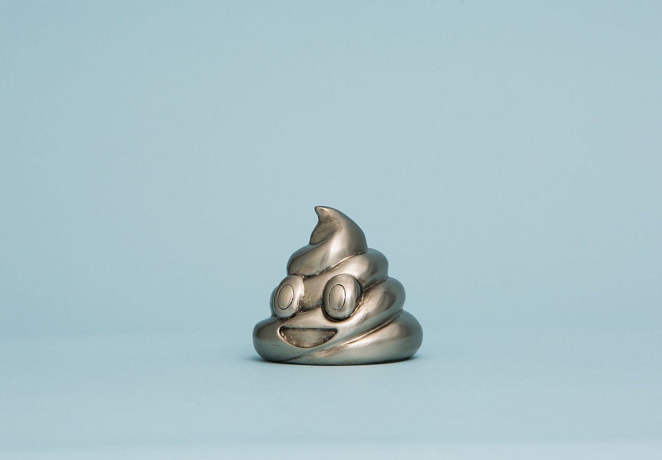 the-mini-poo-emoji-sculptures-by-matthew-lapenta-9