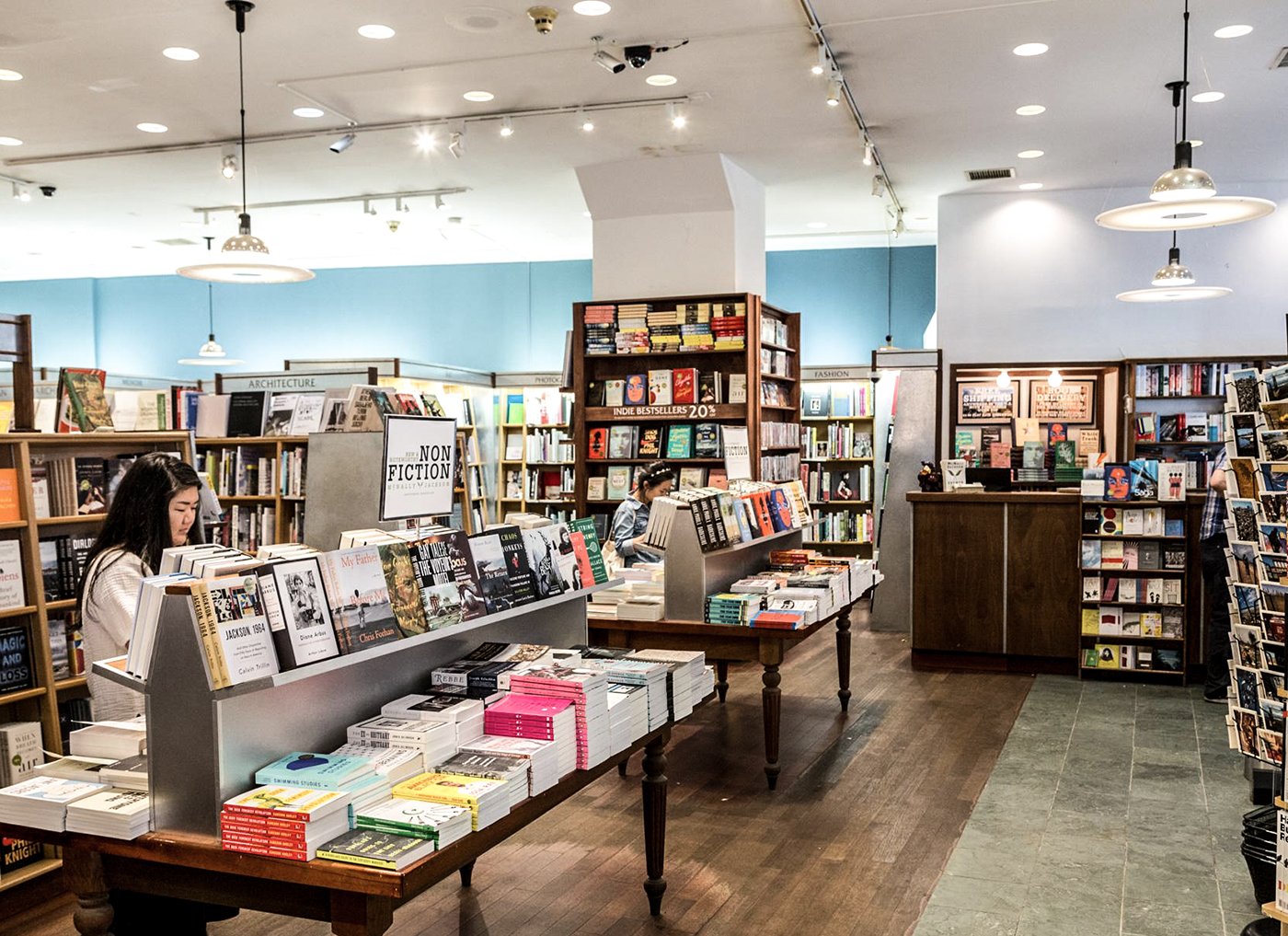 Магазин русской книги в Нью Йорке. Work book shop