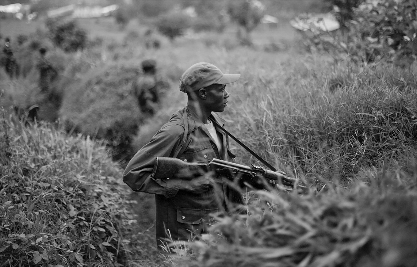 cross-collector-pen-made-with-recycled-ak47-rifle-5