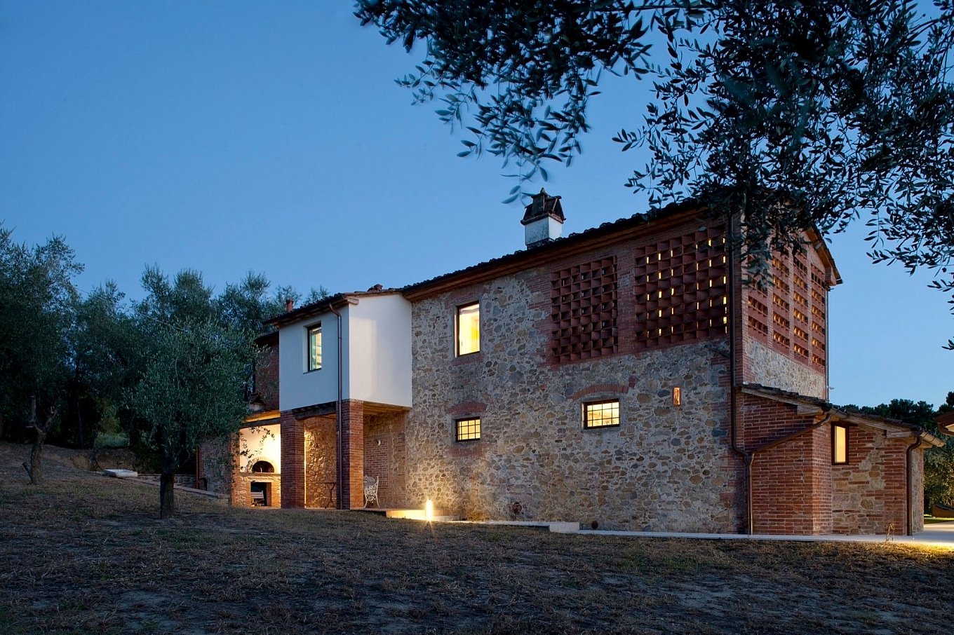 renovated-19th-century-country-house-in-tuscany-20