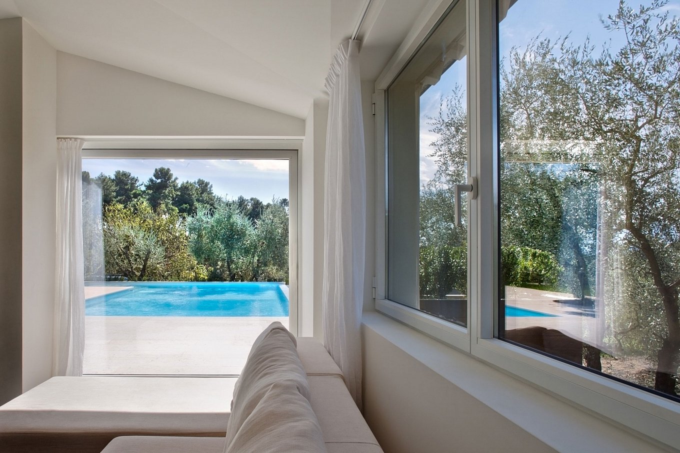 renovated-19th-century-country-house-in-tuscany-9