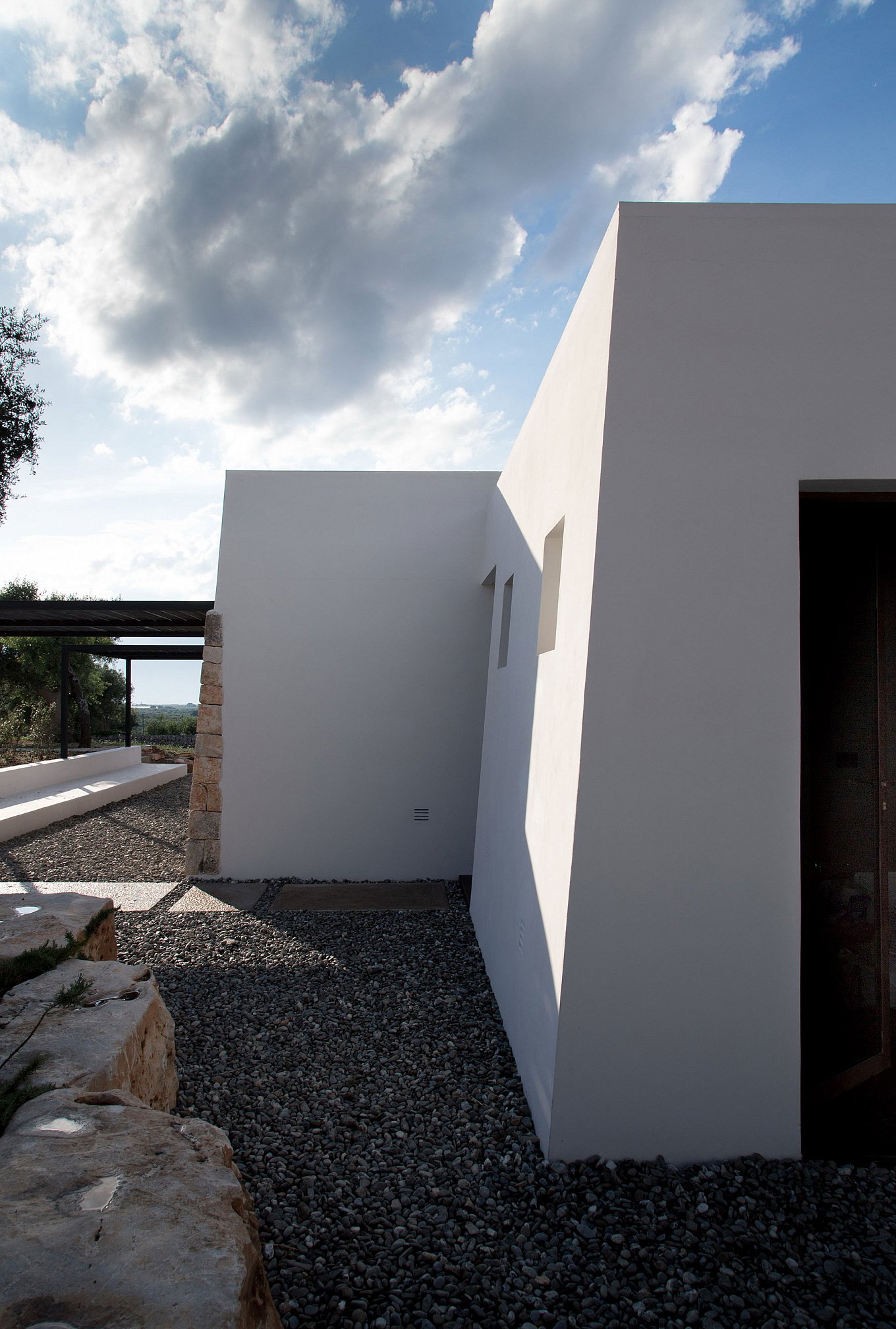 the-jmg-house-luca-zanaroli-architects-gessato-7