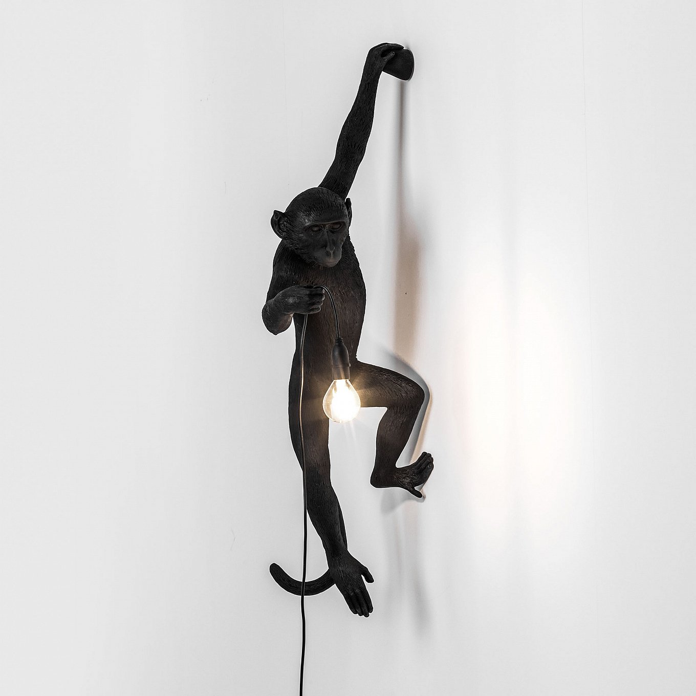 black-monkey-lamp-seletti-outdoor-gessato-4