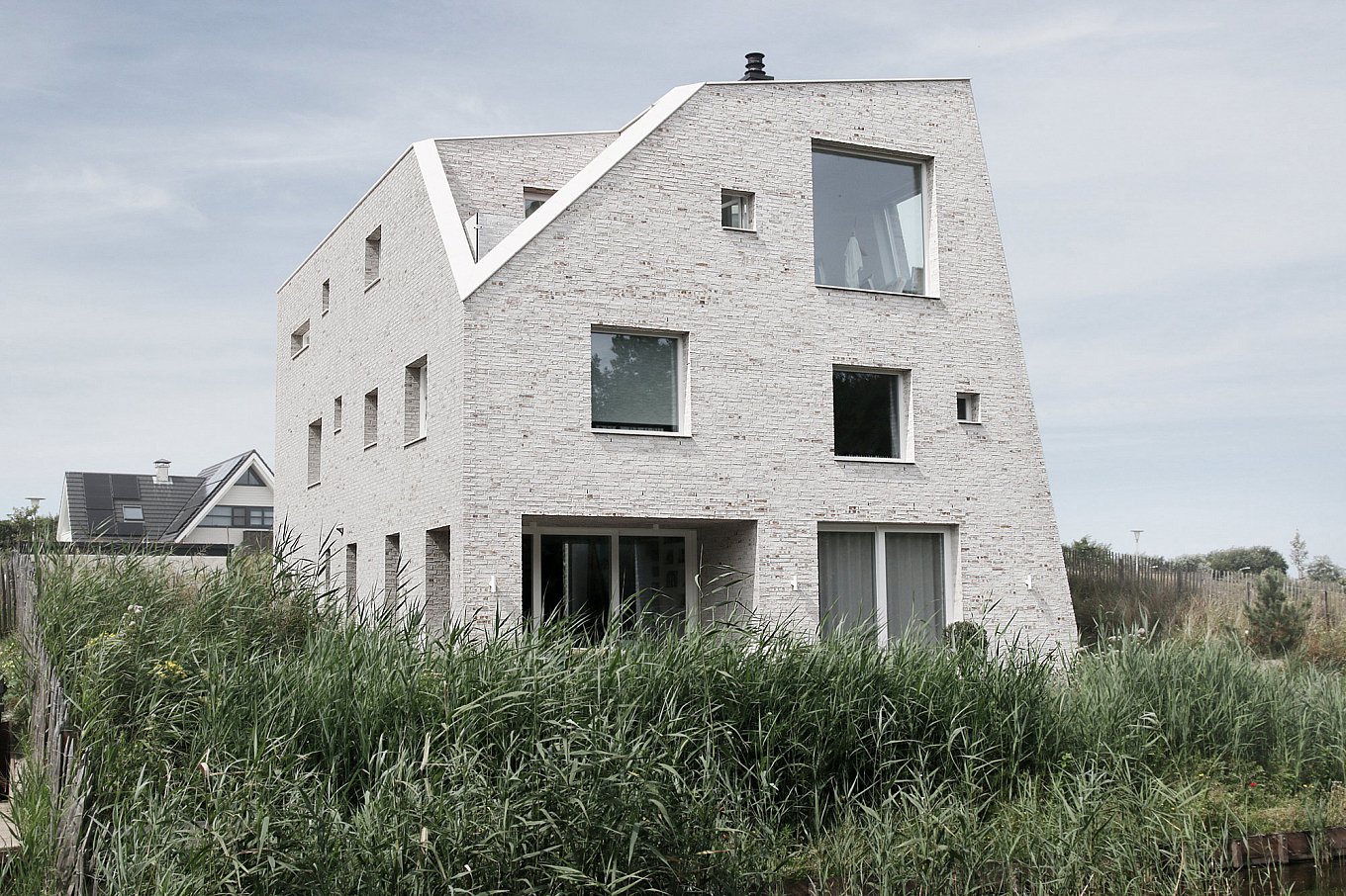 house-as-a-rock-gessato-1