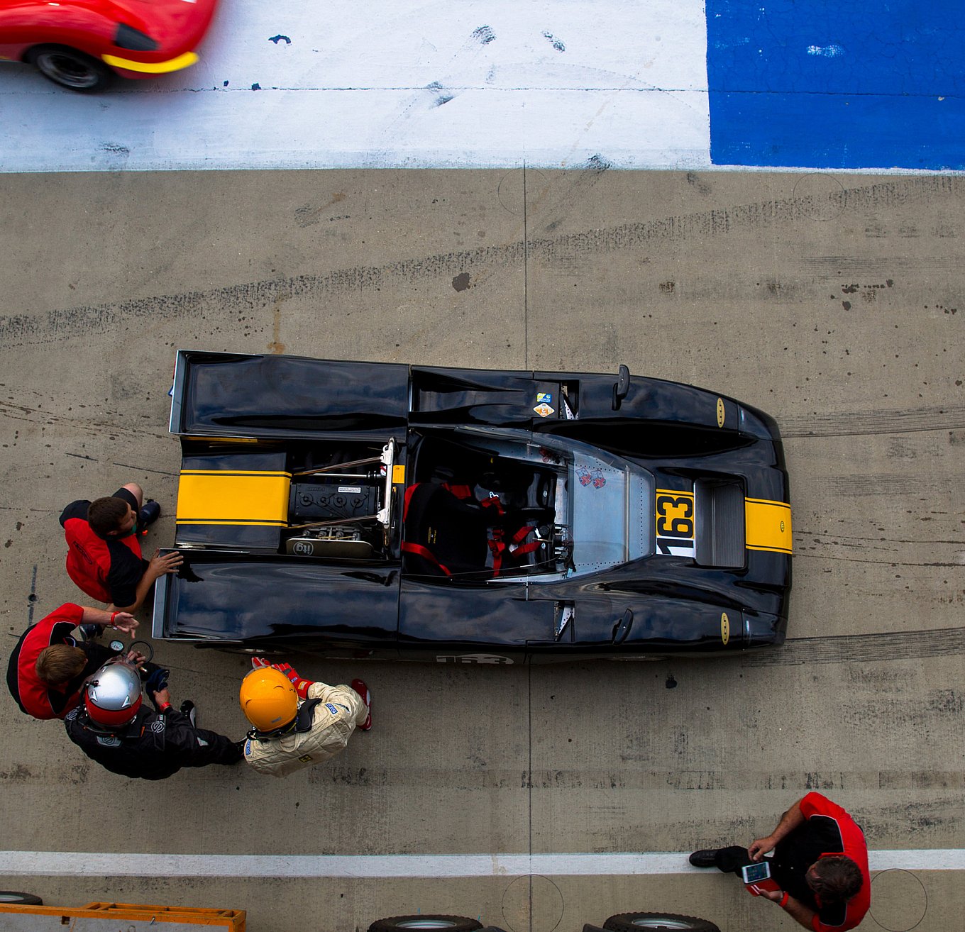 silverstone-classic-racing-cars-from-above-4
