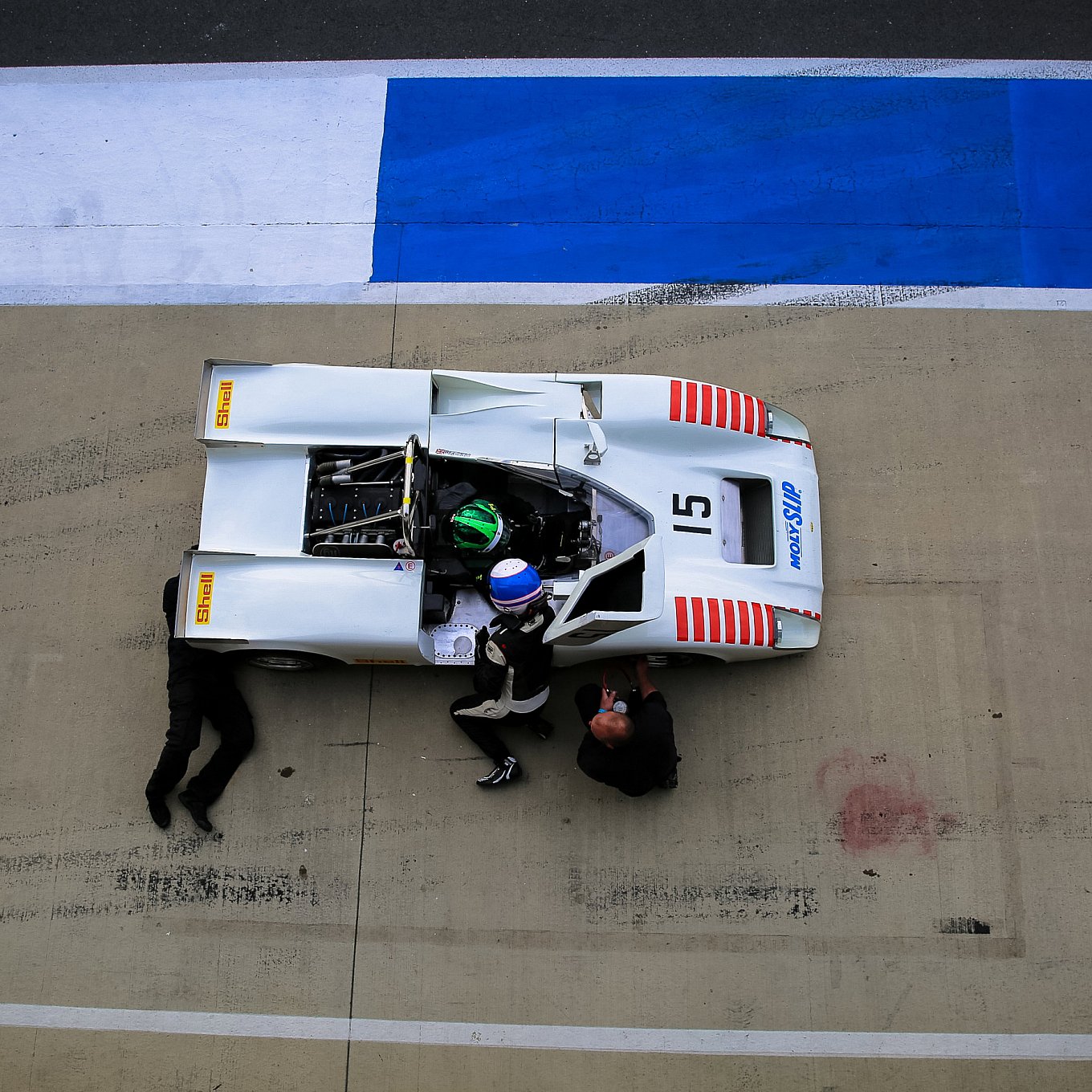 silverstone-classic-racing-cars-from-above-6