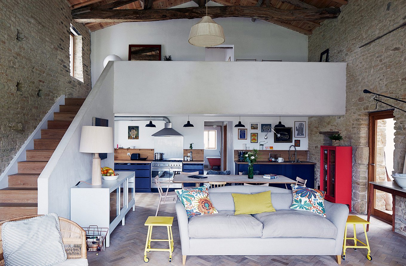 furniture-designers-reimagine-a-300-year-old-barn-gessato-2