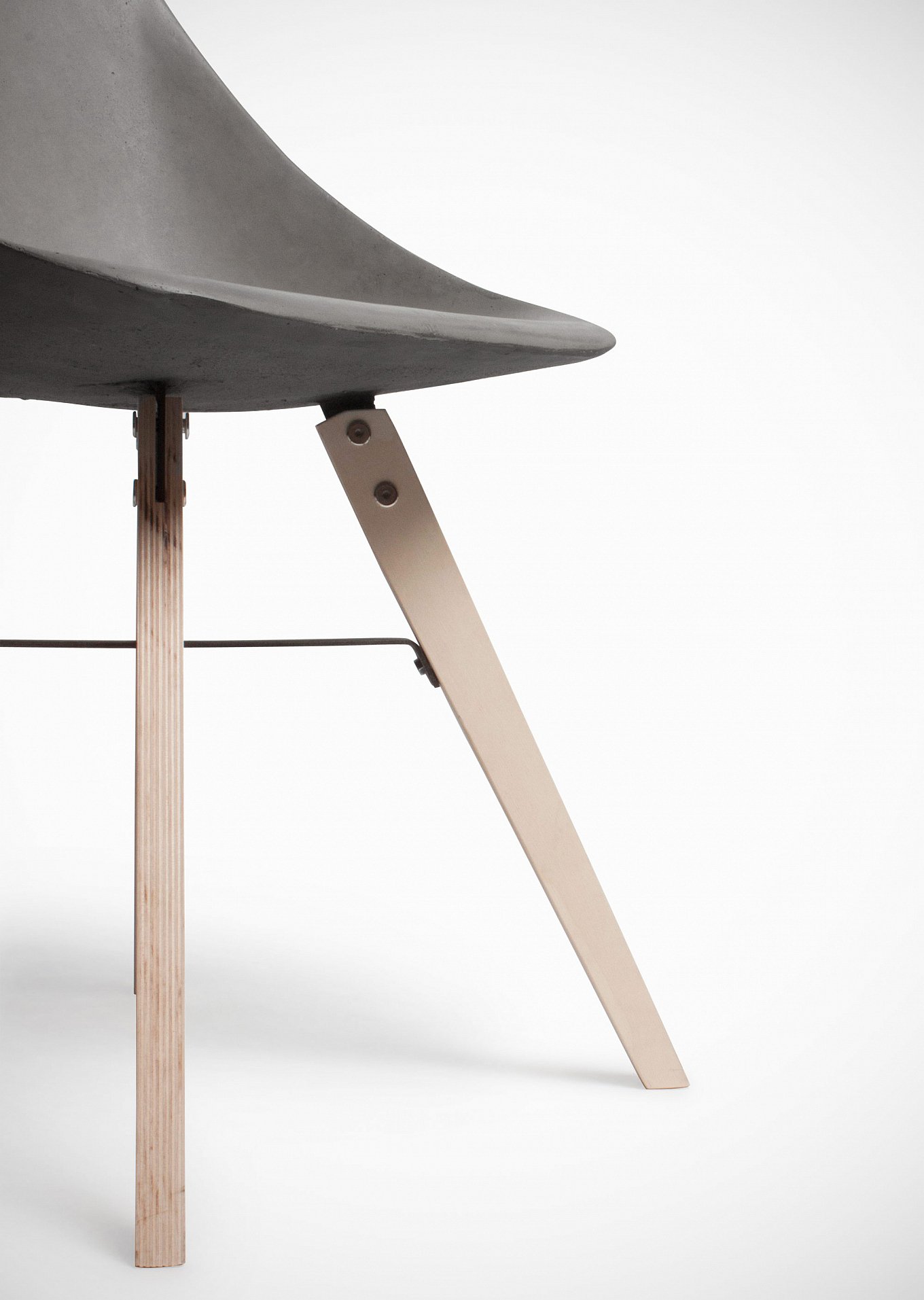 hauteville-conctete-chair-wood-legs-gessato-1