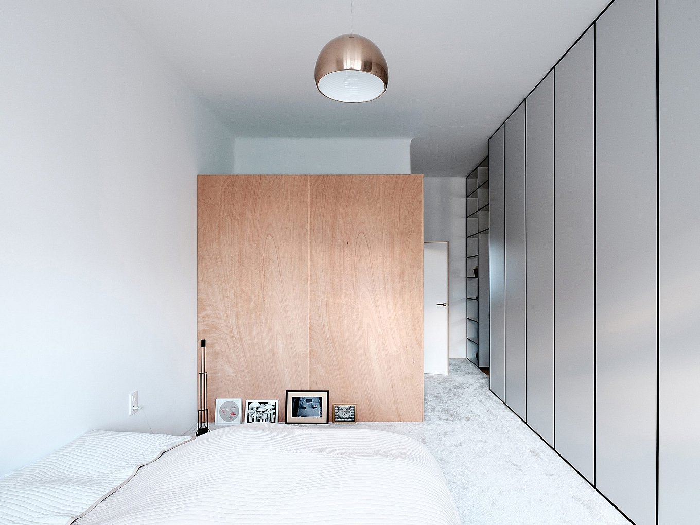 modern-apartment-wiht-hidden-room-15