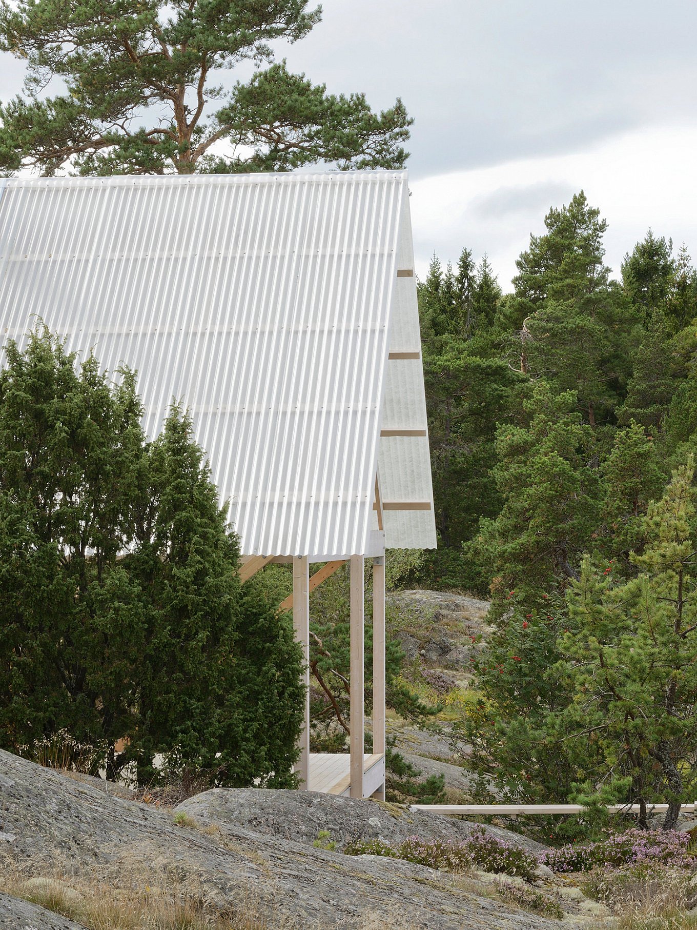 scandinavian-lake-cabin-arrhov-frick-gessato-2