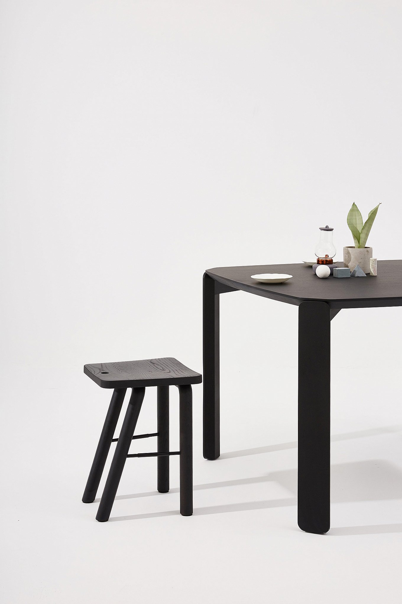 versatile-and-modern-table-system-7