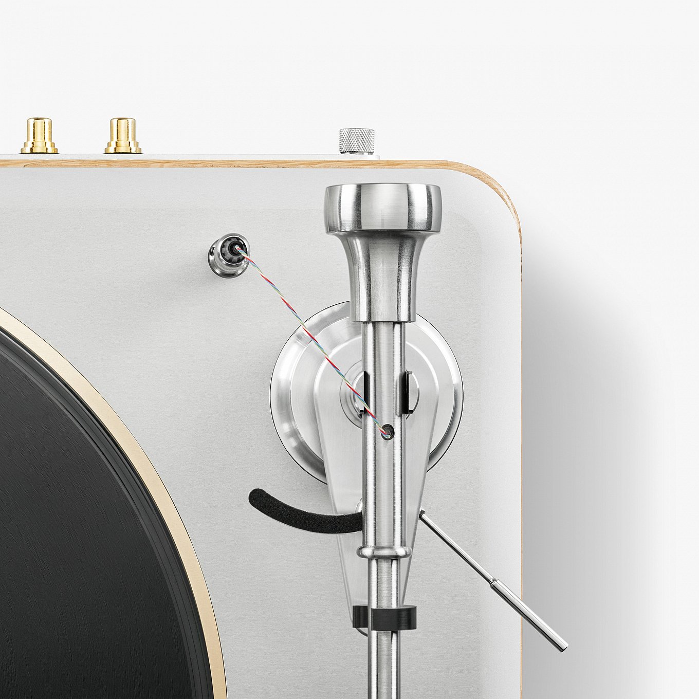 the-runwell-turntable-by-shinola-5