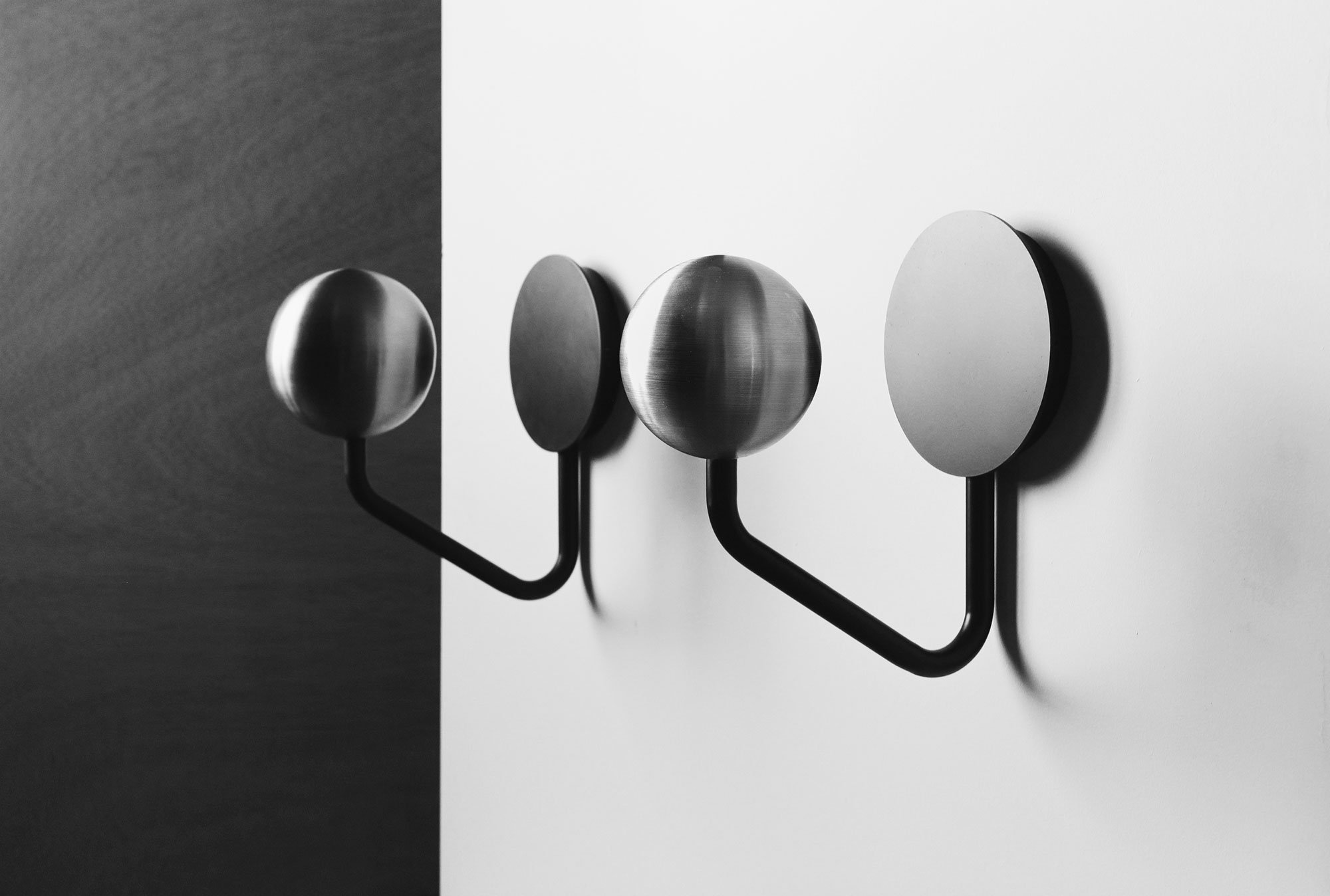 Helmet wall hanger