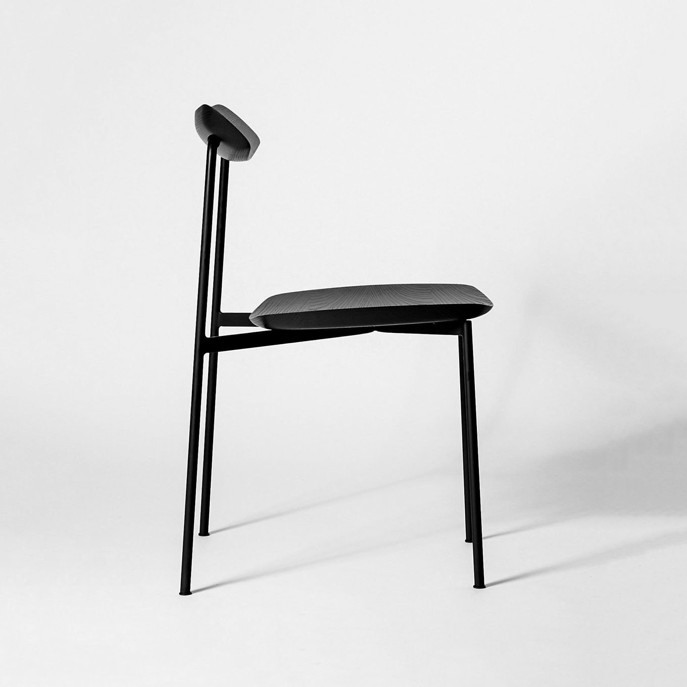 Minimal Chair Design: SIA