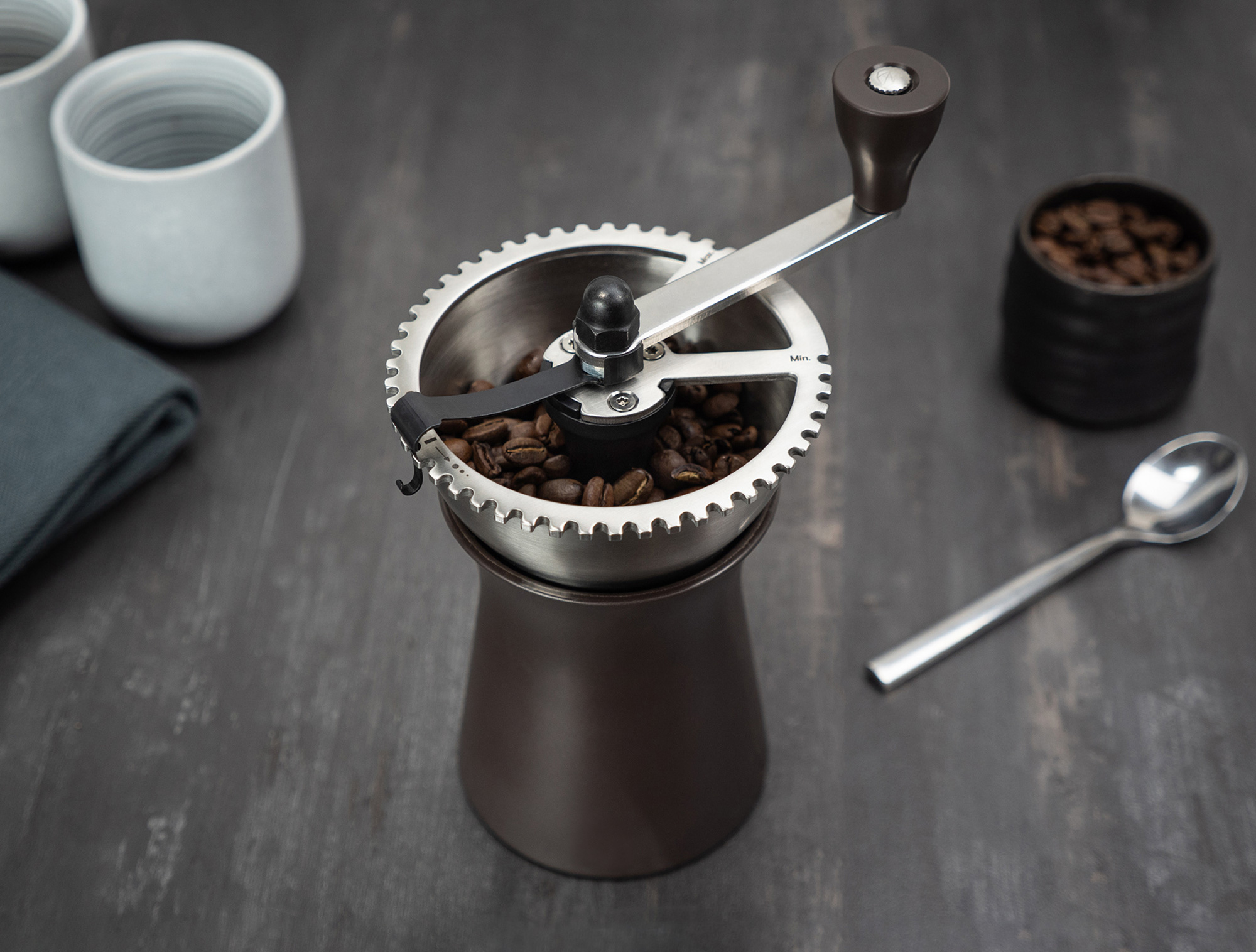 https://www.gessato.com/wp-content/uploads/2022/02/best-manual-coffee-grinders-12.jpg