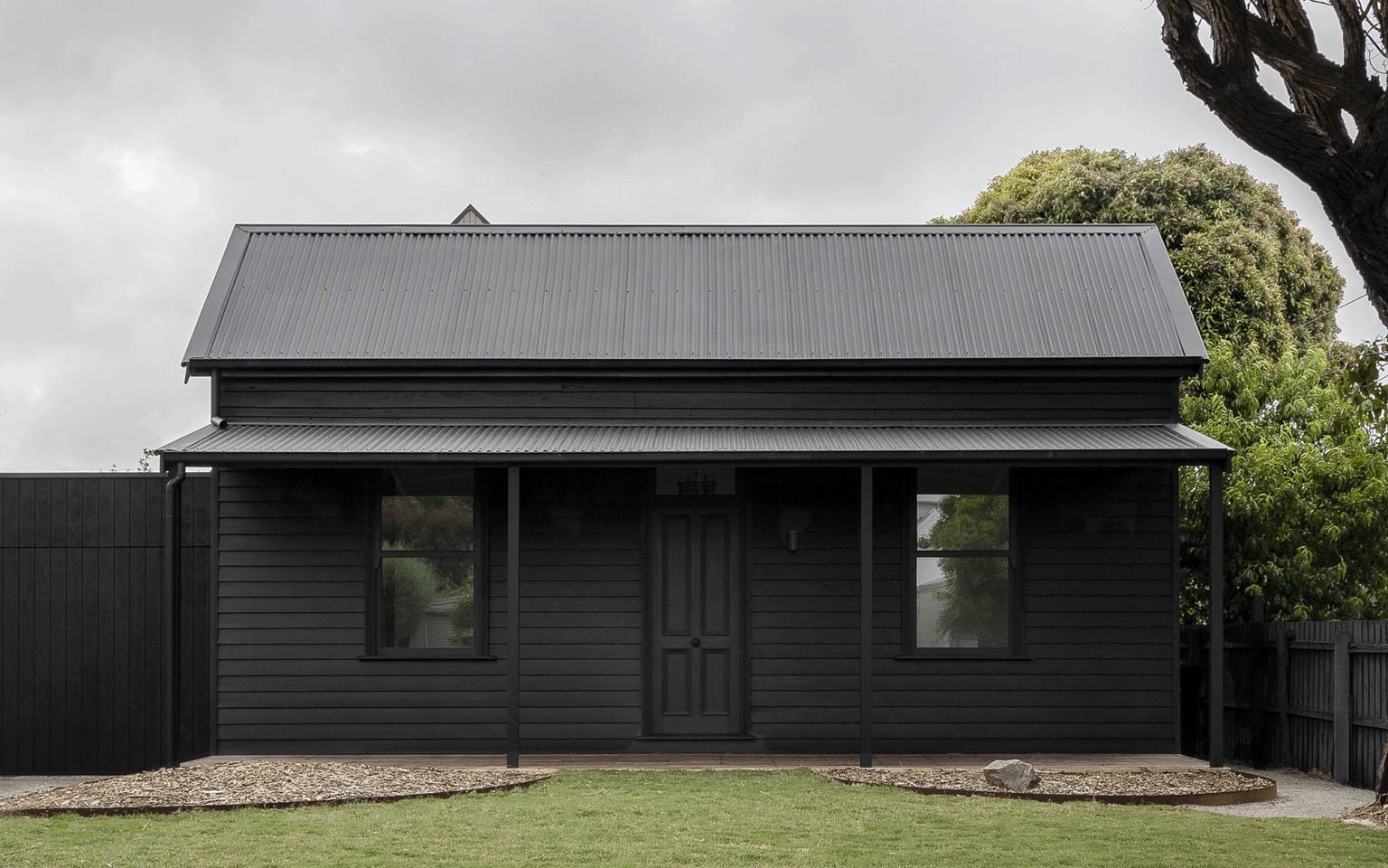 Black Houses by Design - Gessato