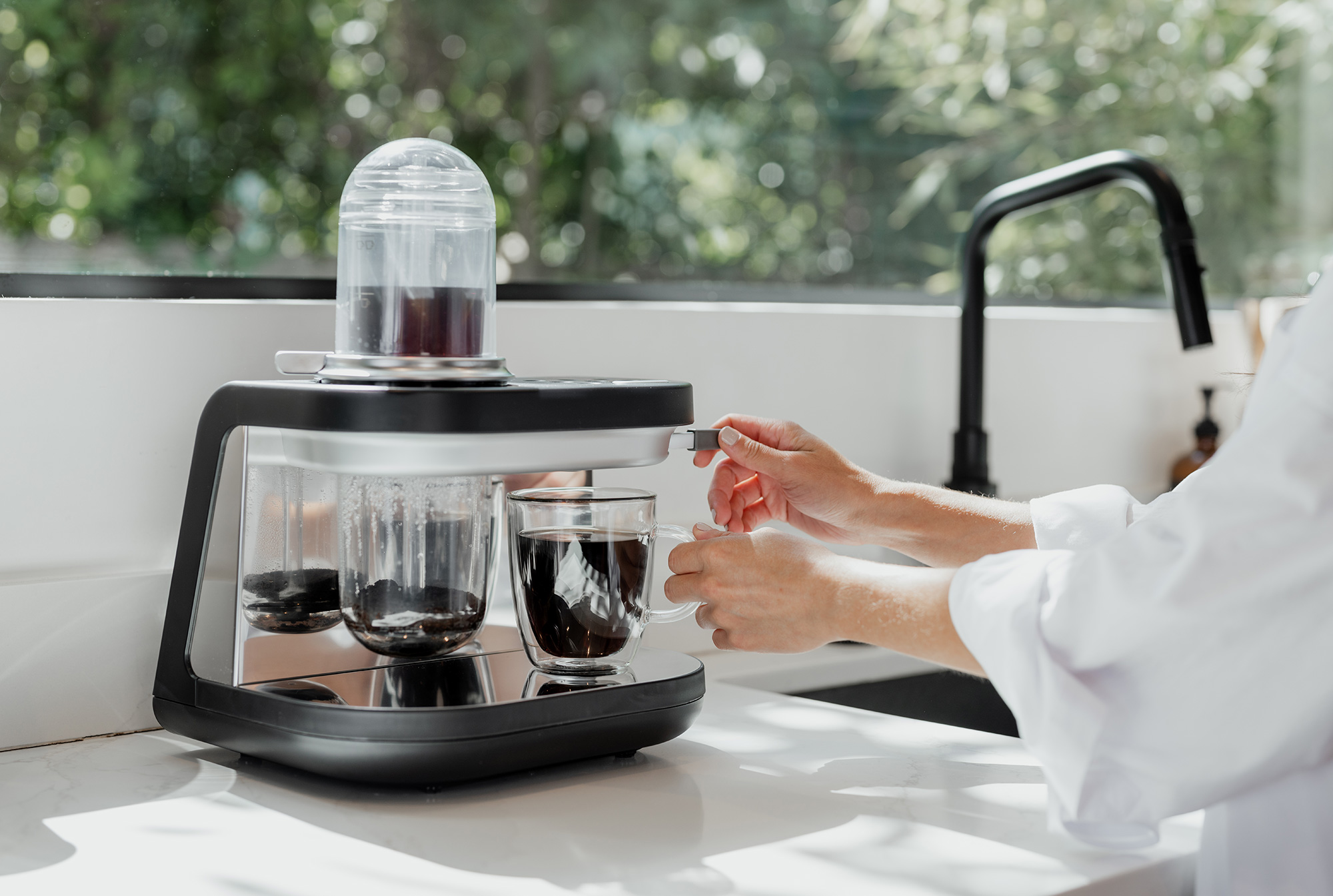 Siphonysta, An Automated Siphon Coffee Maker - Gessato