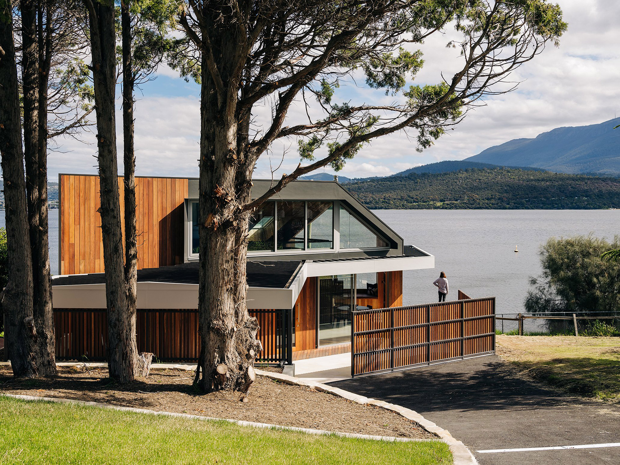 Maguire and Devine Architects, side view with deck
