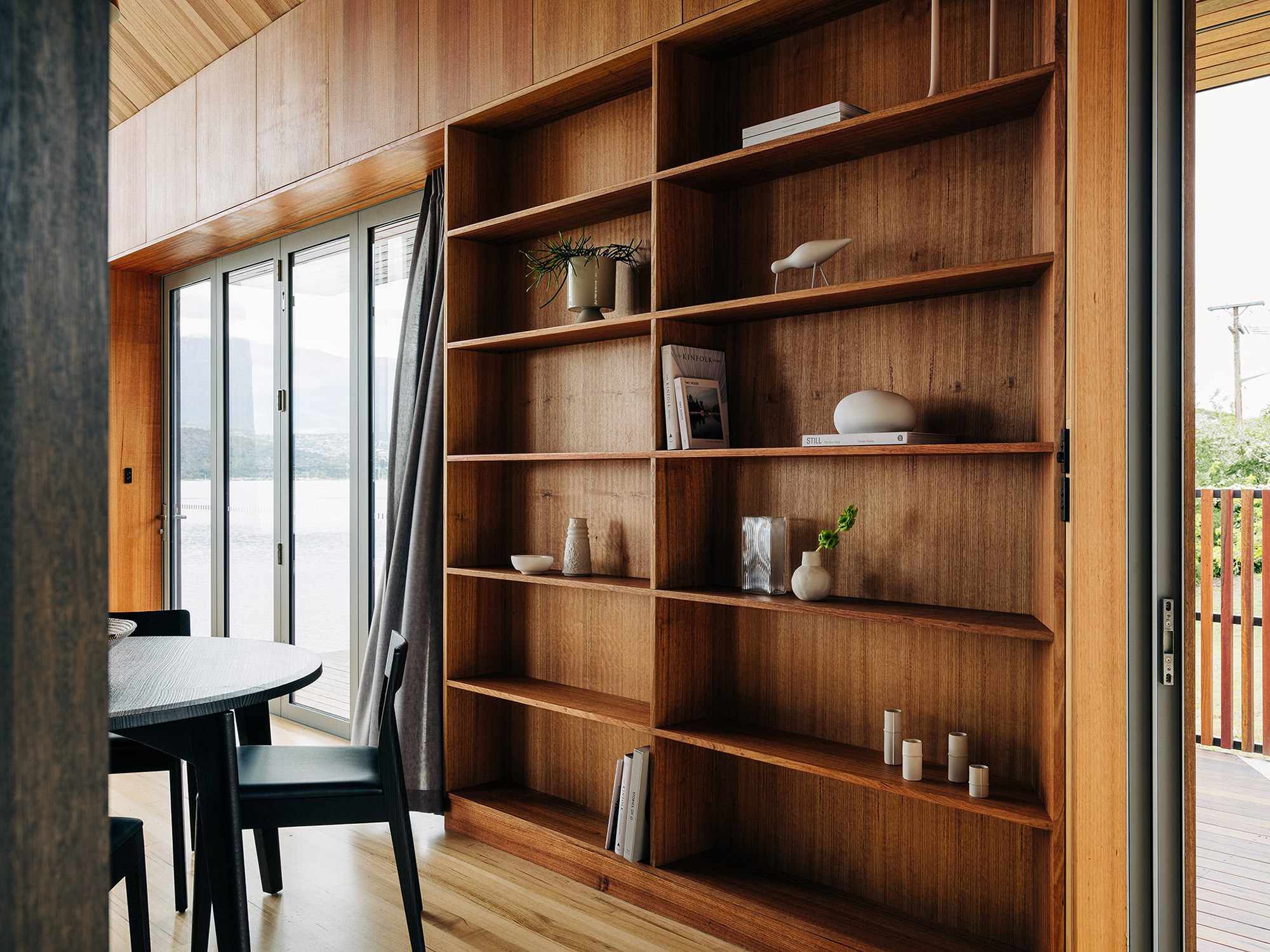 Maguire and Devine Architects, livingroom bookcase