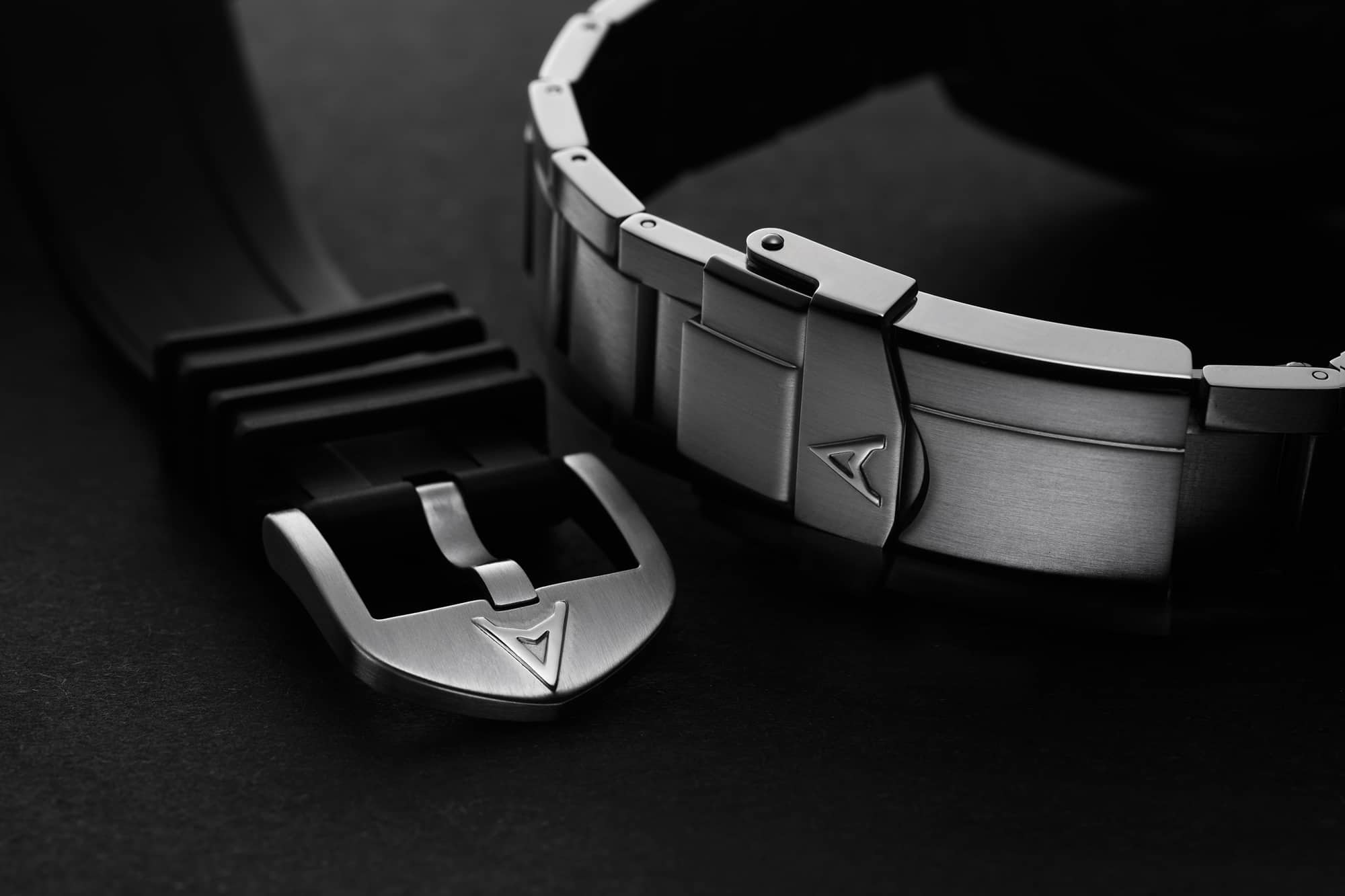 Farer's Endeavour Titanium Aqua Compressor automatic watch, wrist bands