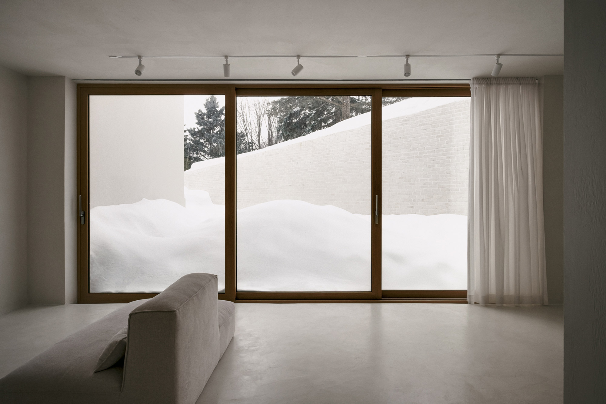 wood sliding doors, minimalist livingroom