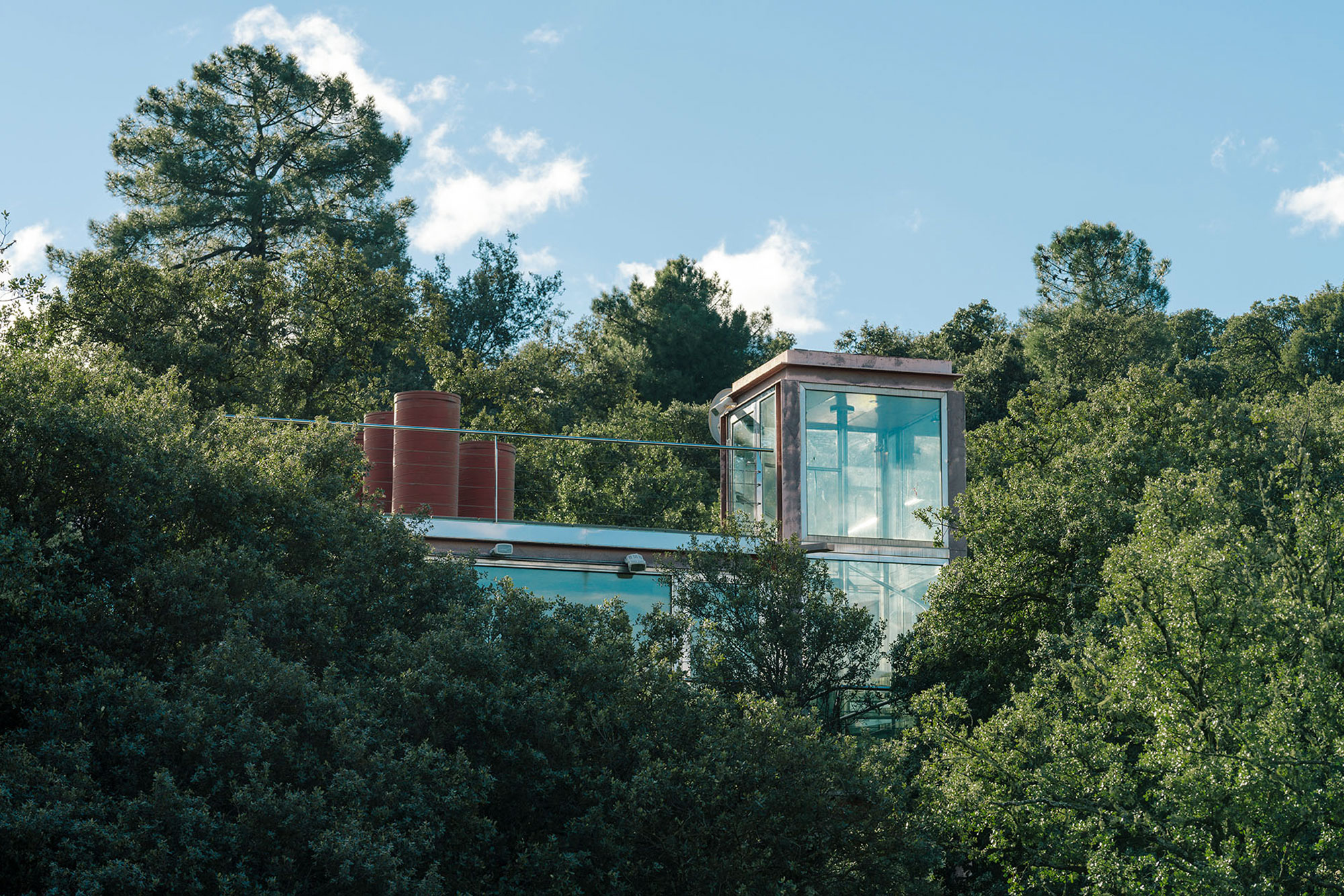 Glass house, hidden pavilion