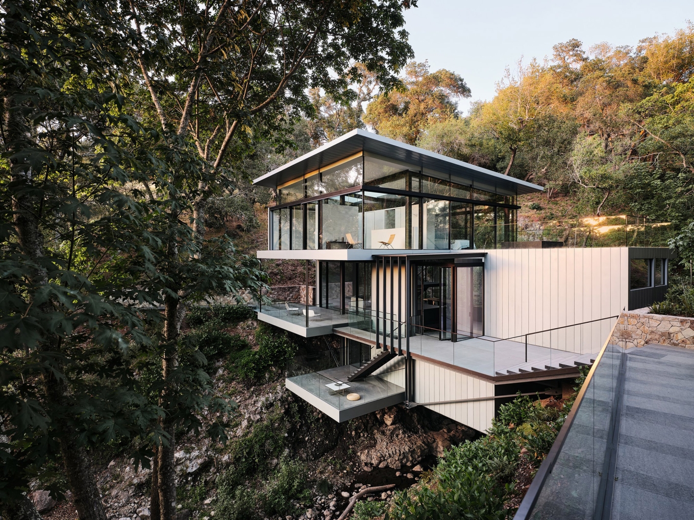 Modern Glass Houses: Transparent Wonders - Gessato