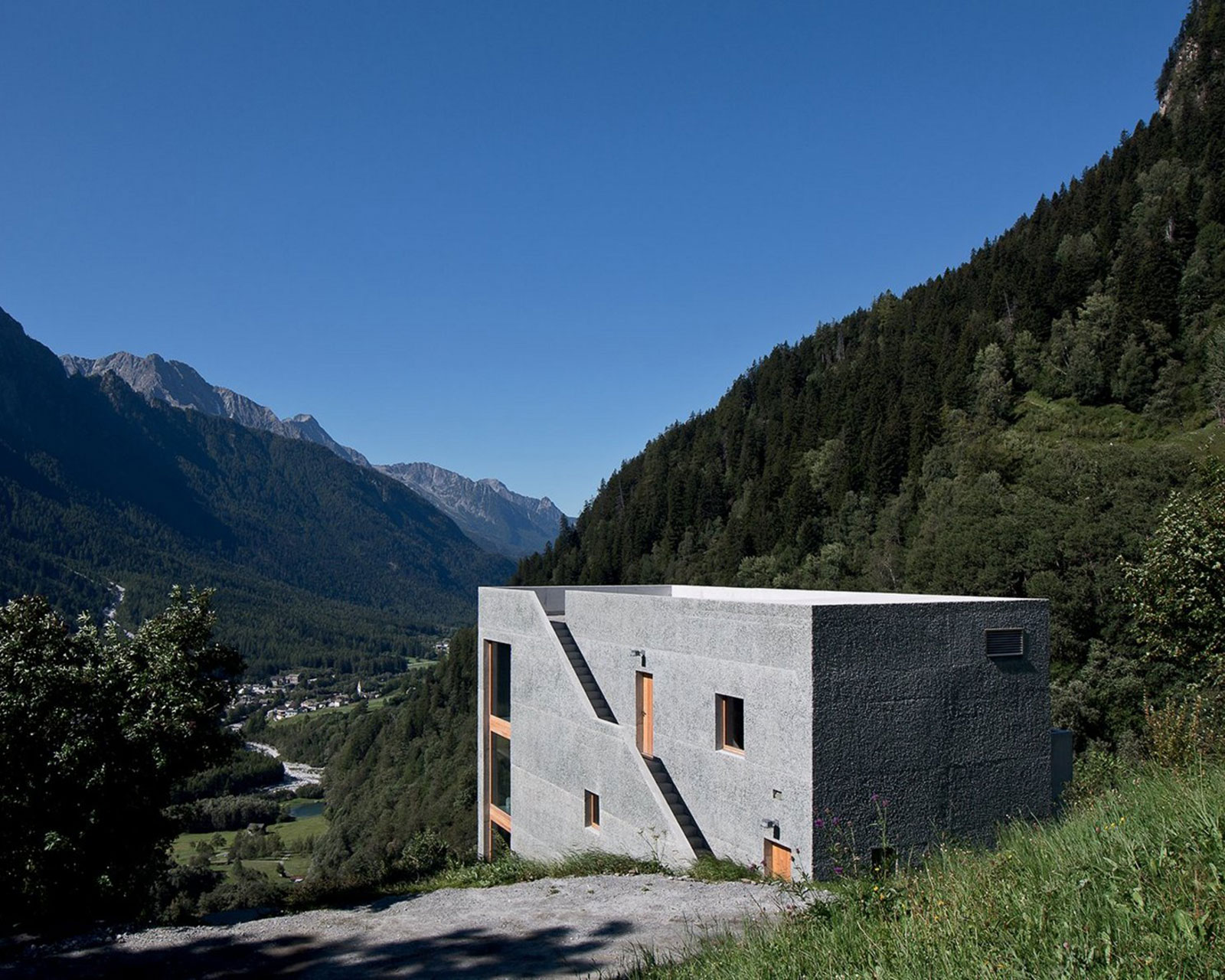 Alpine brutalist refuge
