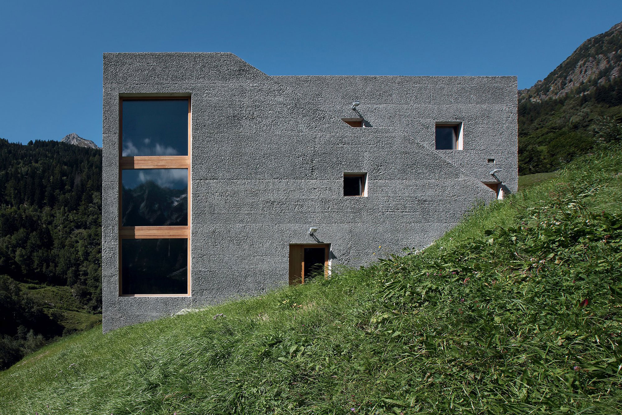 Brutalist alpine refuge by Ruch & Partner Architects