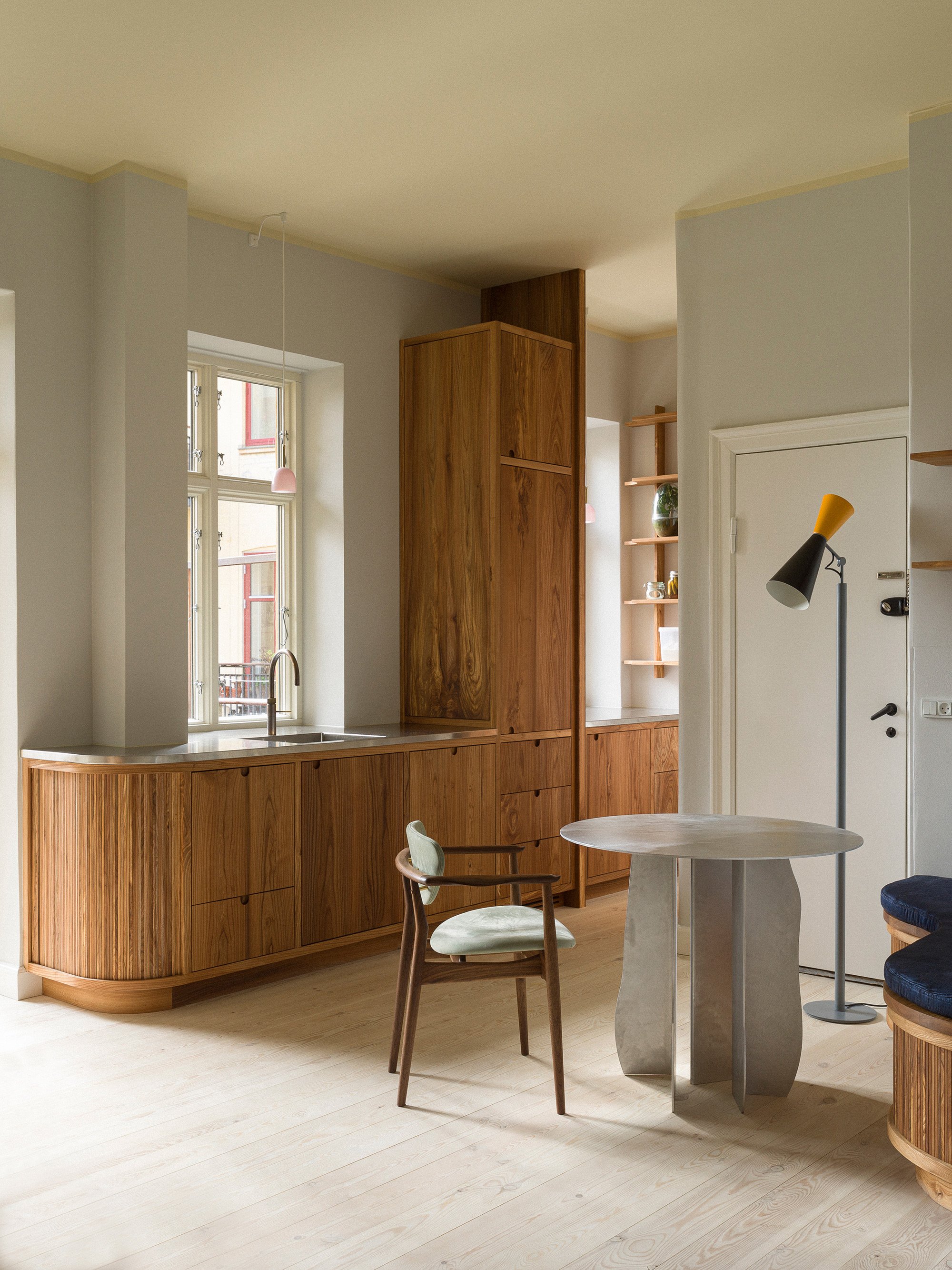 curved kitchen cabinets