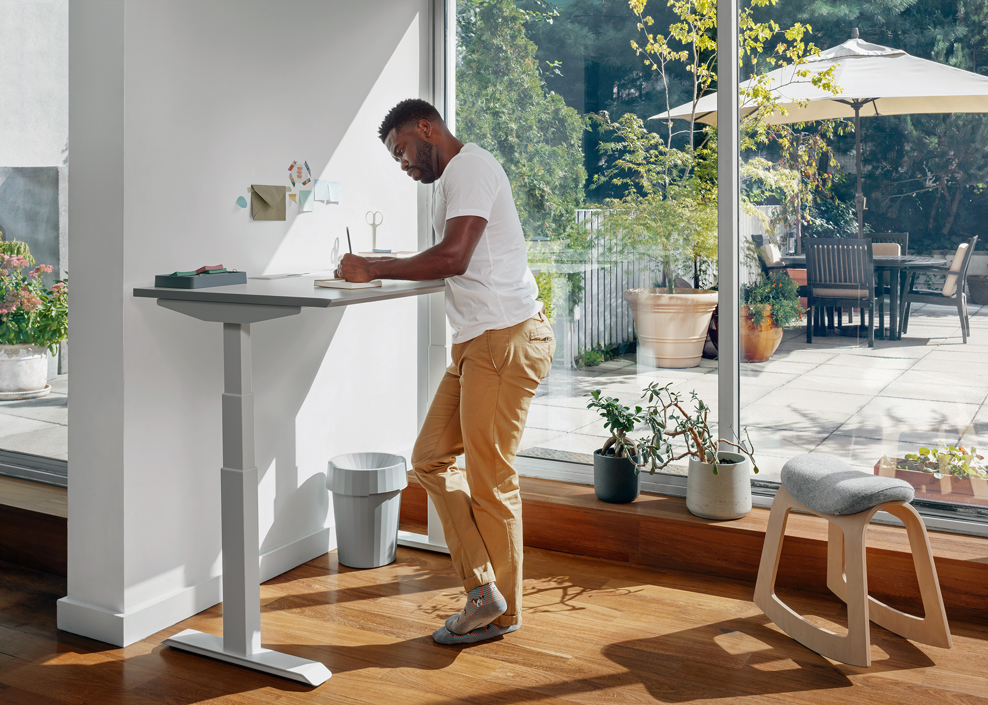 The Best Height Adjustable Standing Desk for A Home Office