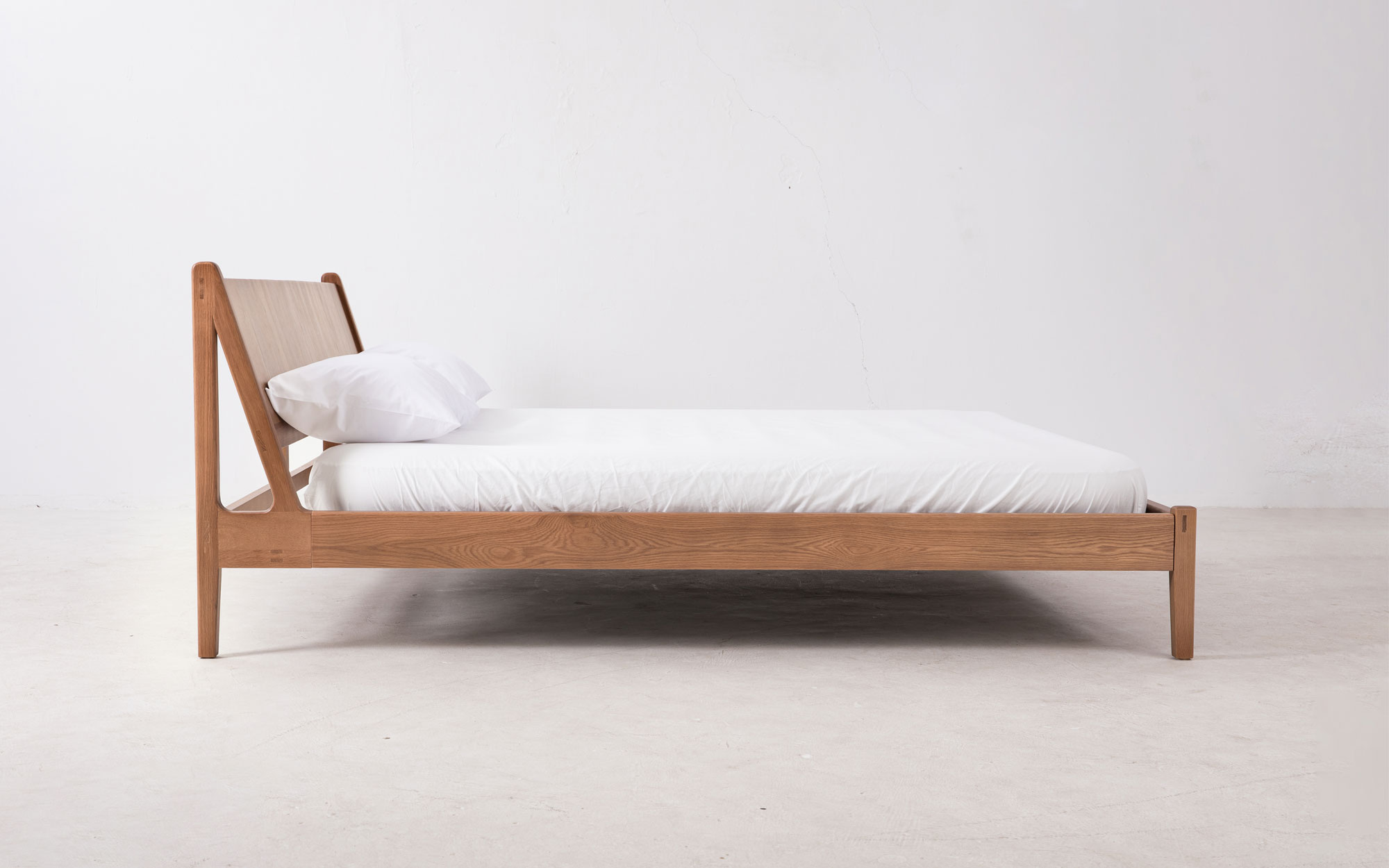 Minimalist Bed Frame Designs for Tranquil Bedrooms - Gessato