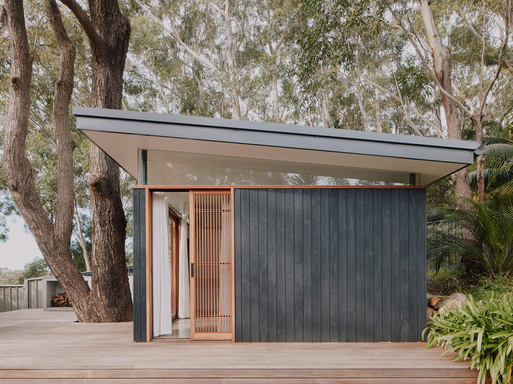 Design Delight: The Perfect Backyard Guest House - Gessato